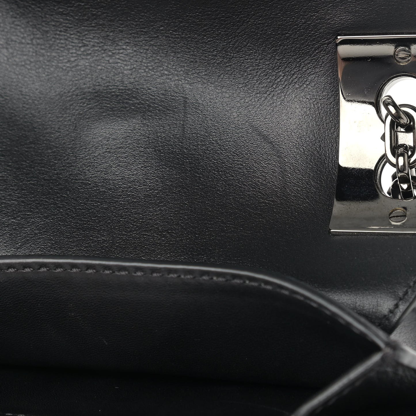 Vitello B-Rockstud Flap Black