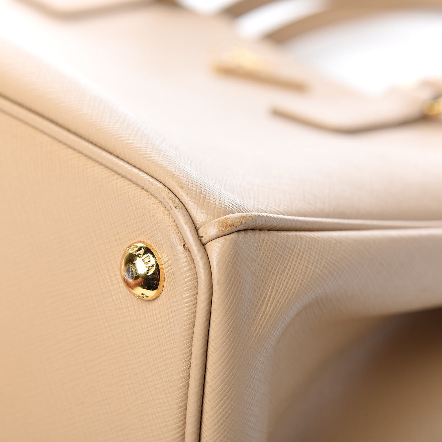 Saffiano Medium Galleria Double Zip Tote Sabbia