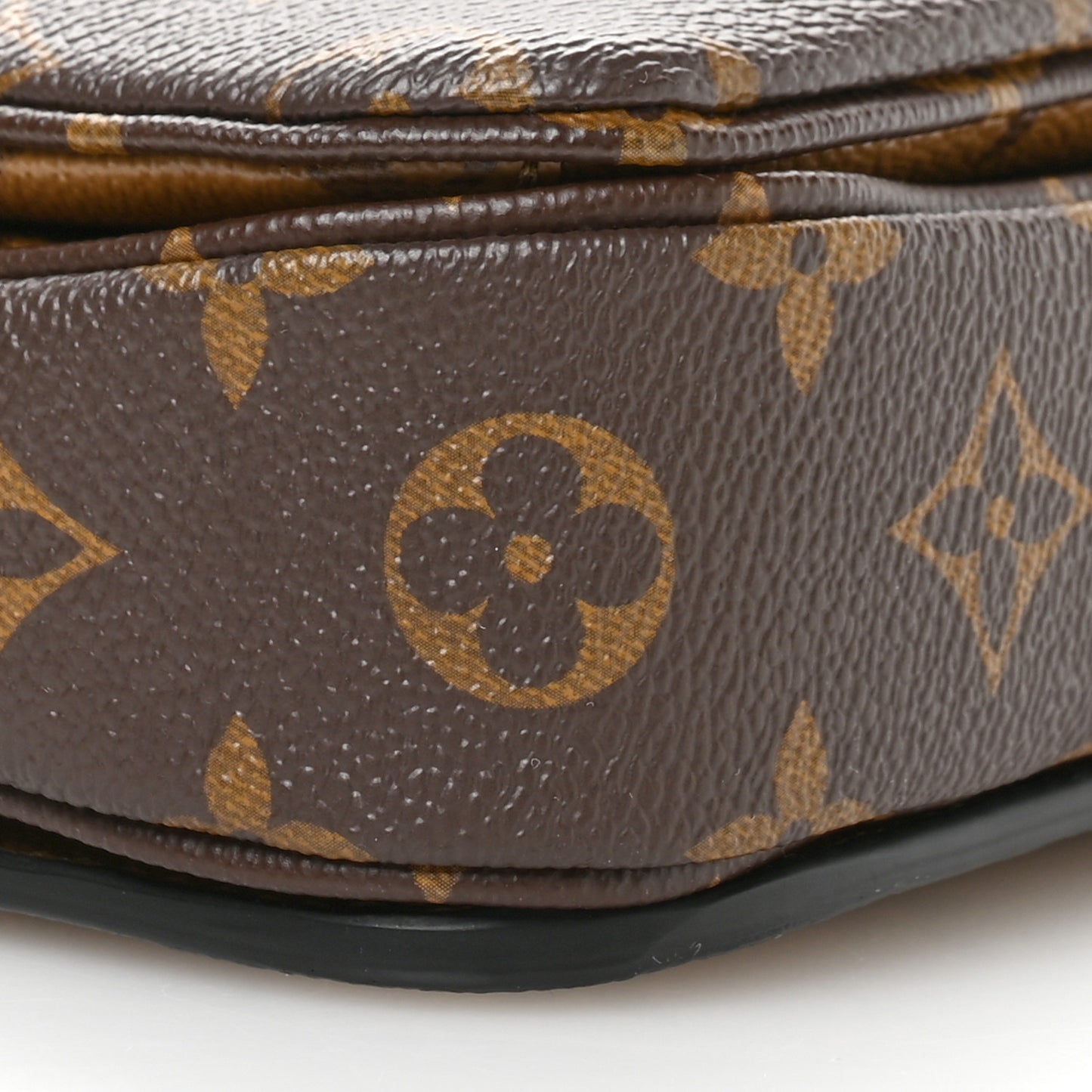 Reverse Monogram Pochette Metis