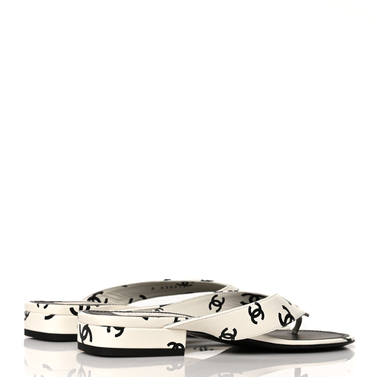 Lambskin Printed CC Thong Sandals 38 White Black