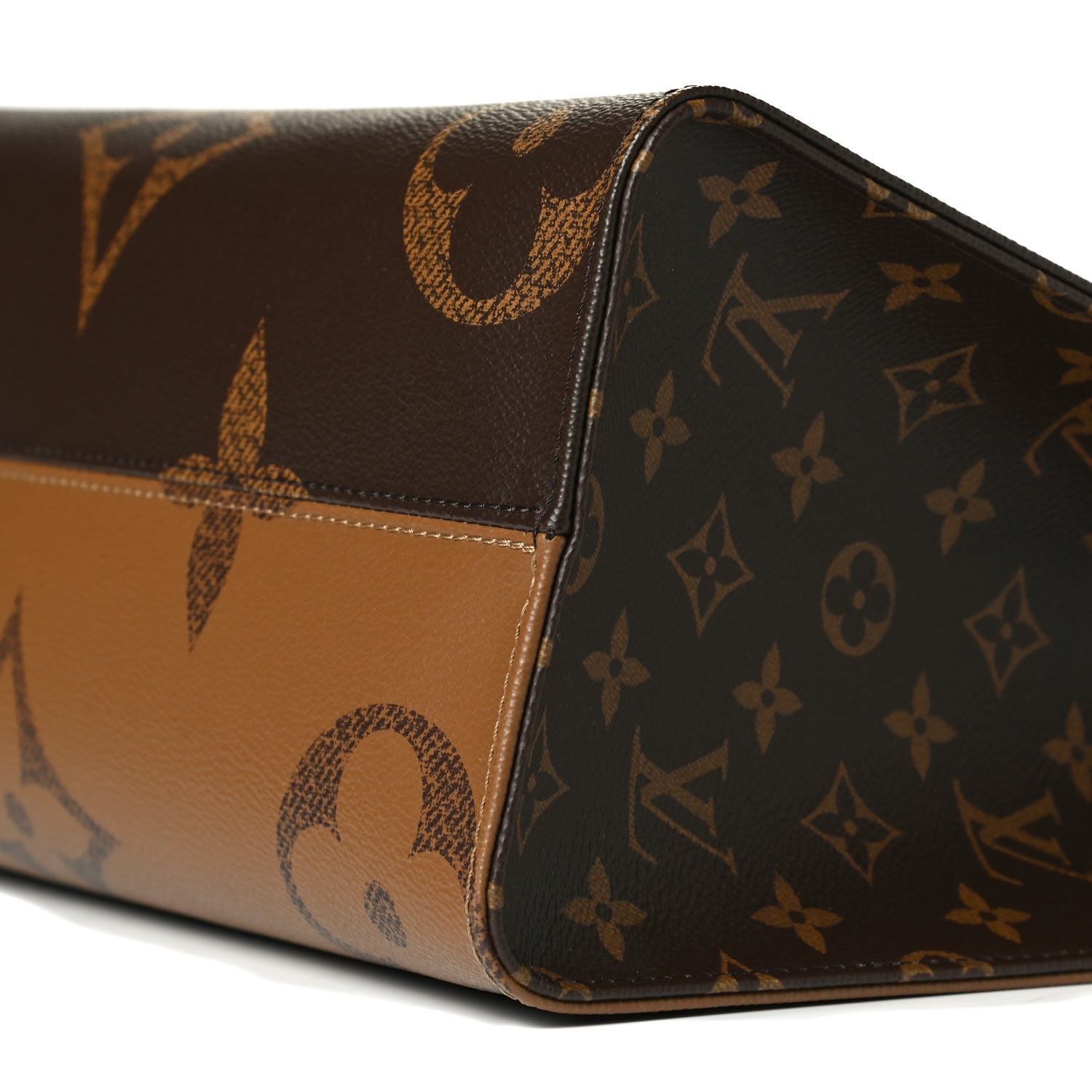 Louis Vuitton Reverse Monogram Giant Onthego MM 7 of 10