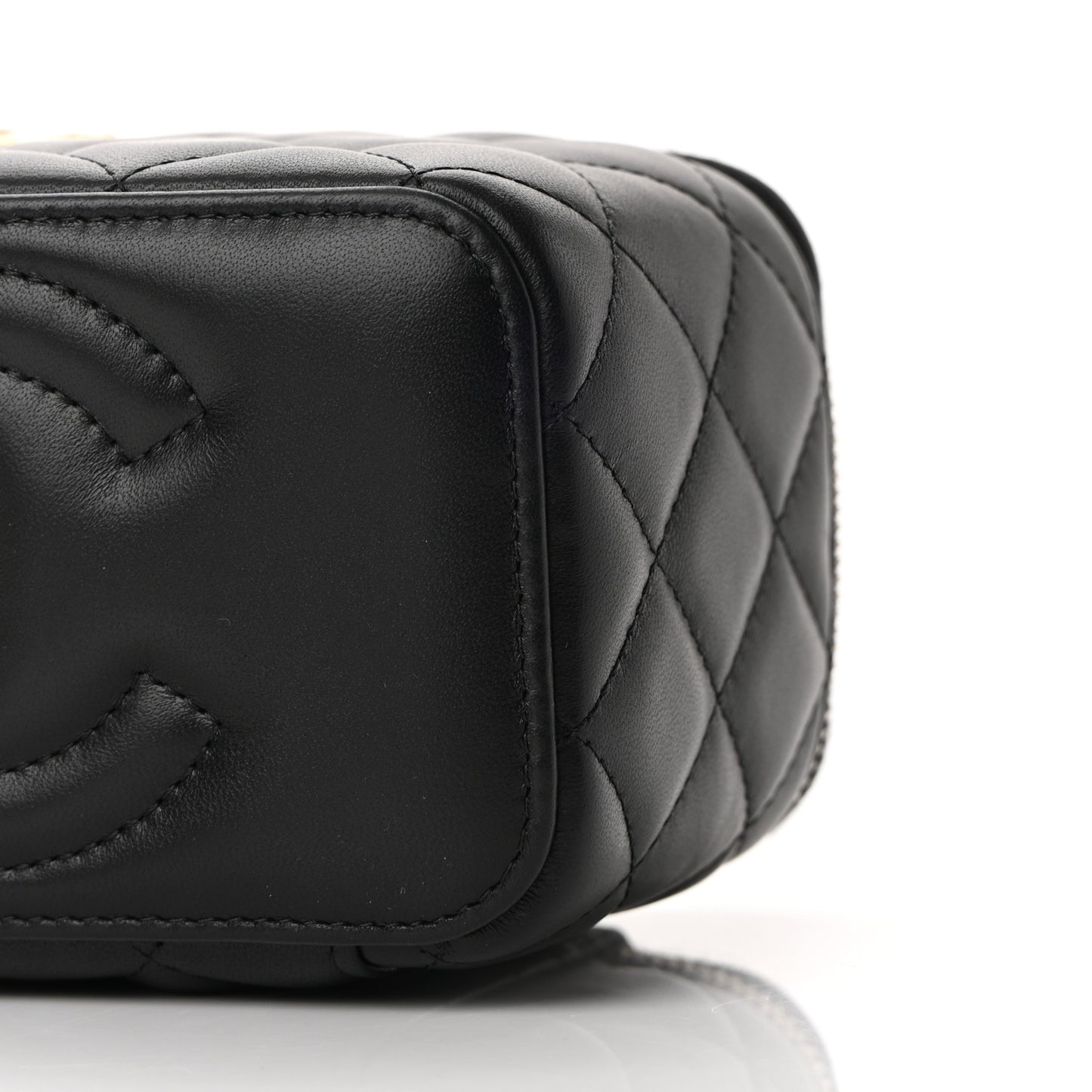 Lambskin Quilted Small Pearl Crush Vanity Case With Chain Black