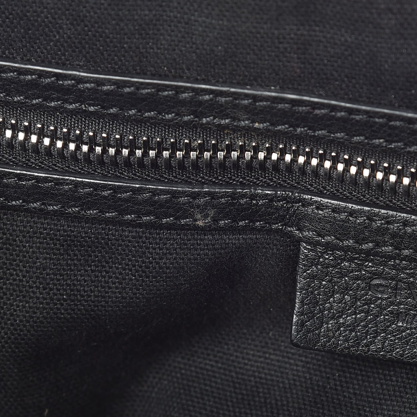 Sugar Goatskin Medium Antigona Black
