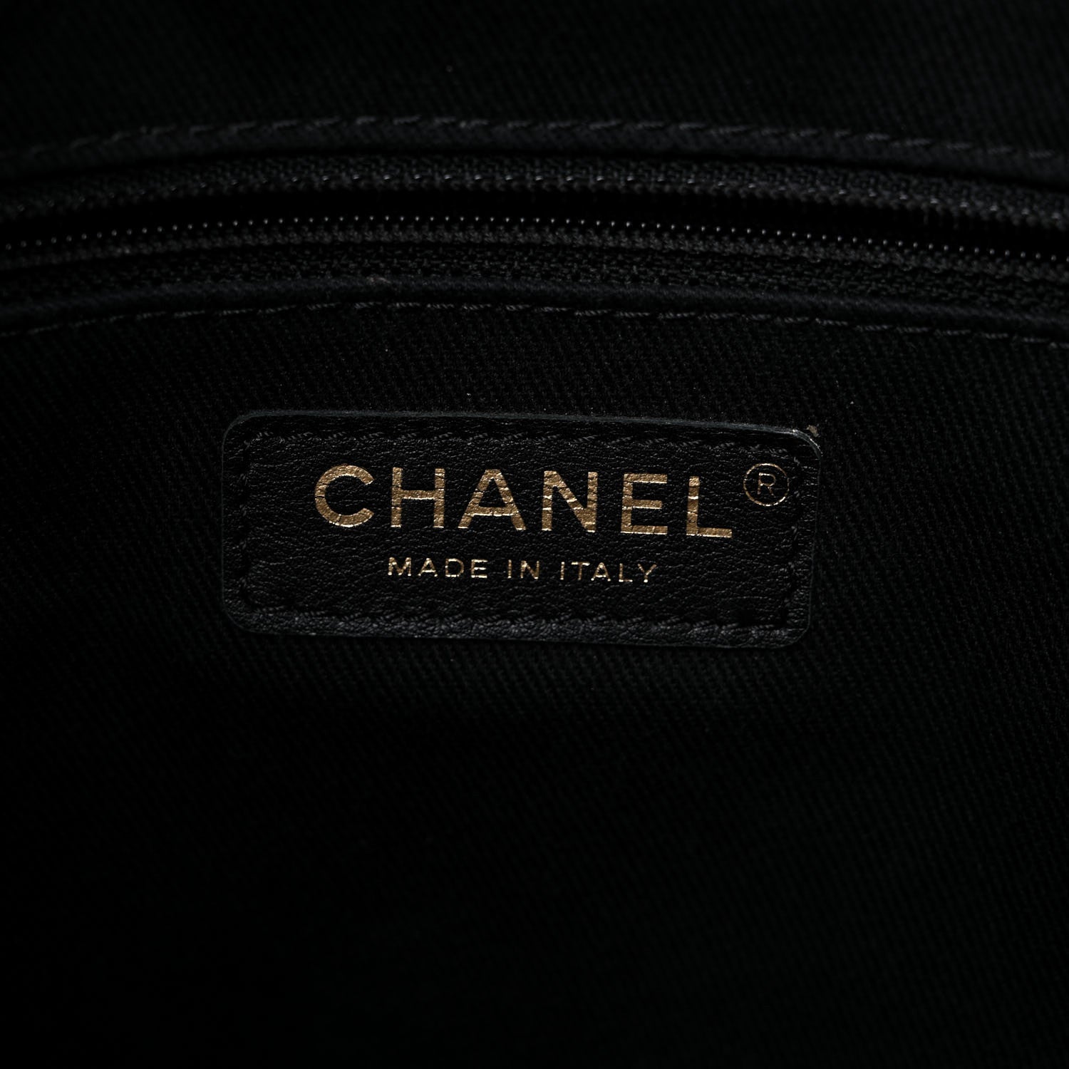 Chanel Wrinkled Lambskin Chevron Quilted Large Surpique Tote Red 20 of 31