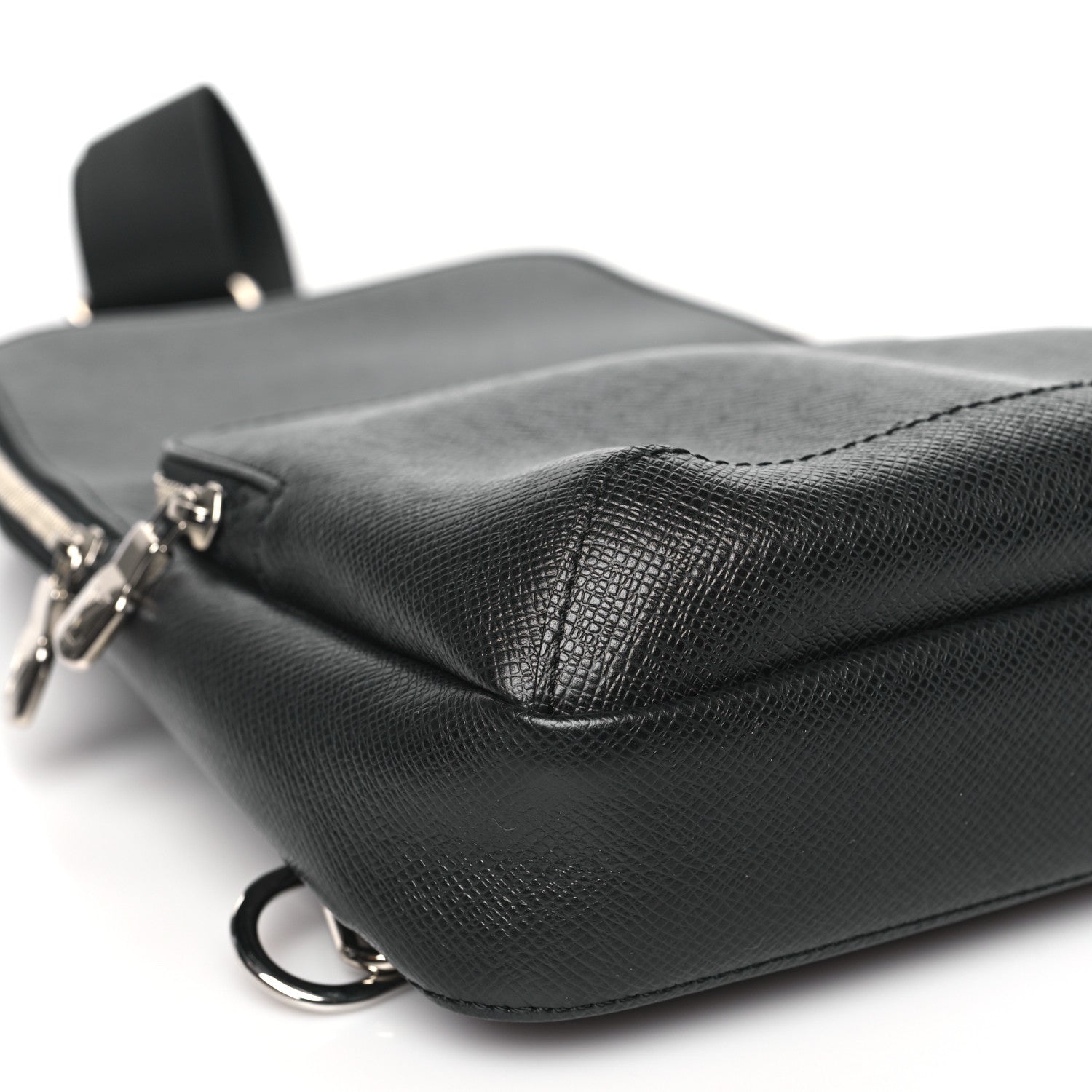 Louis Vuitton Taiga Avenue Sling Bag Epicea 7 of 8