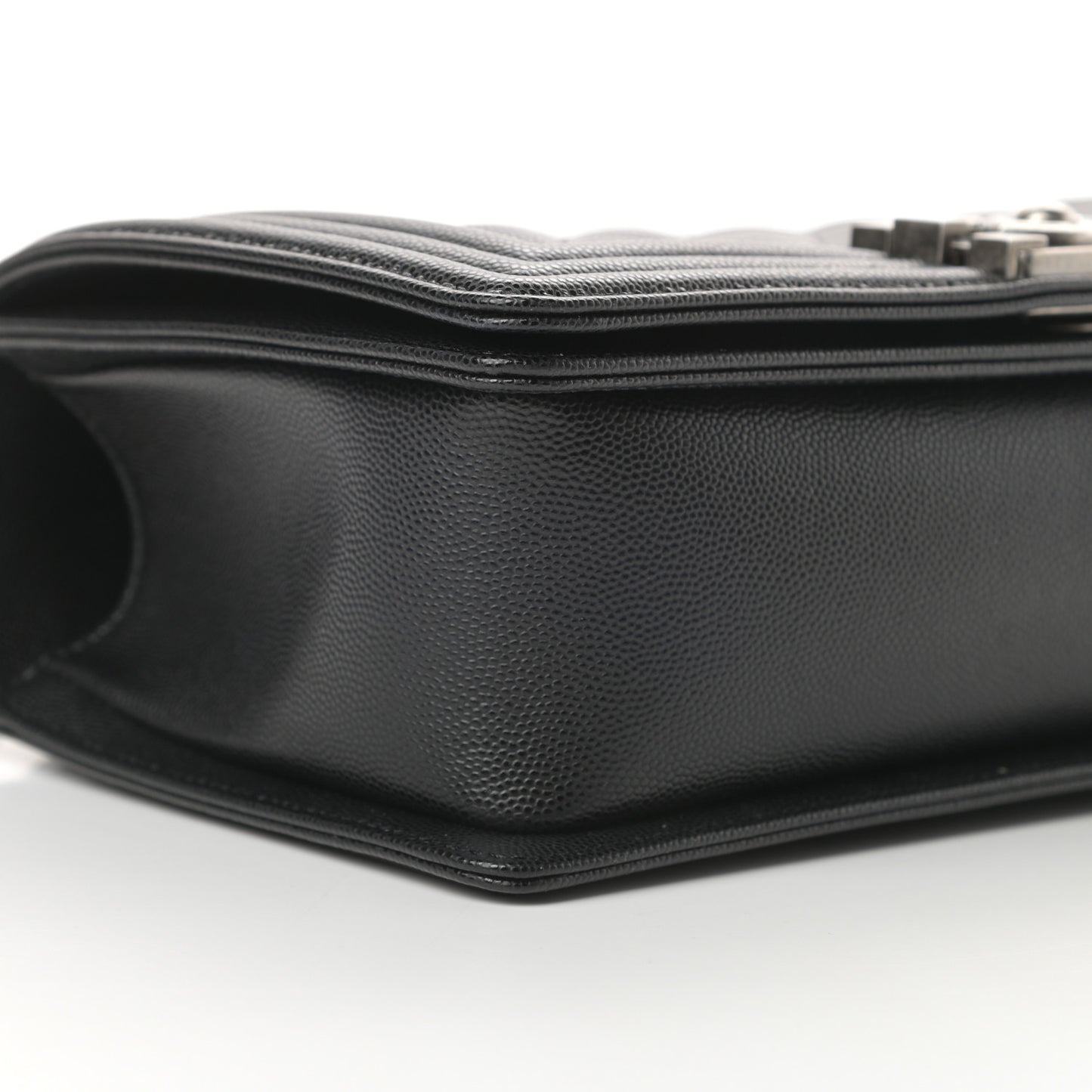 Caviar Quilted Medium Boy Flap Black