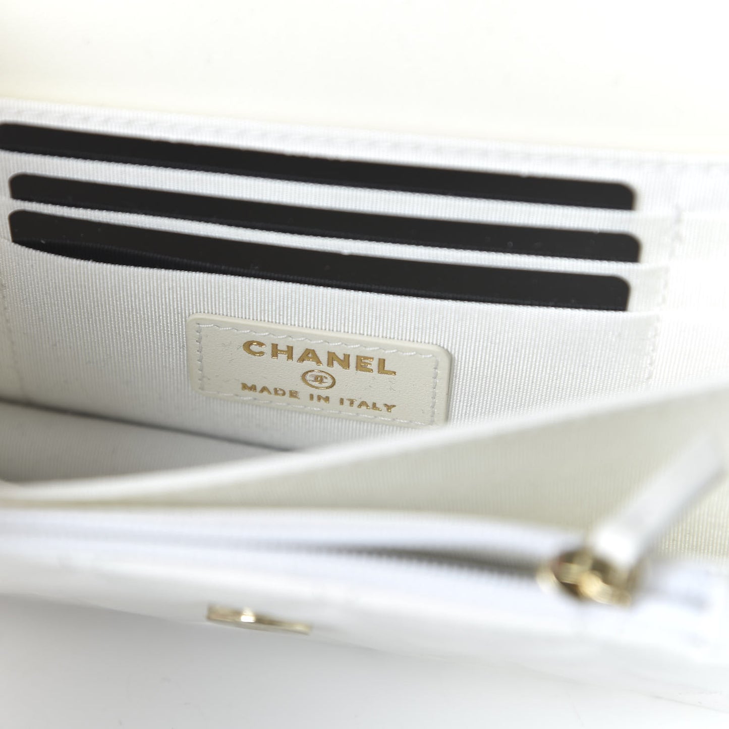 Calfskin Quilted Pearl Mini Wallet On Chain WOC White
