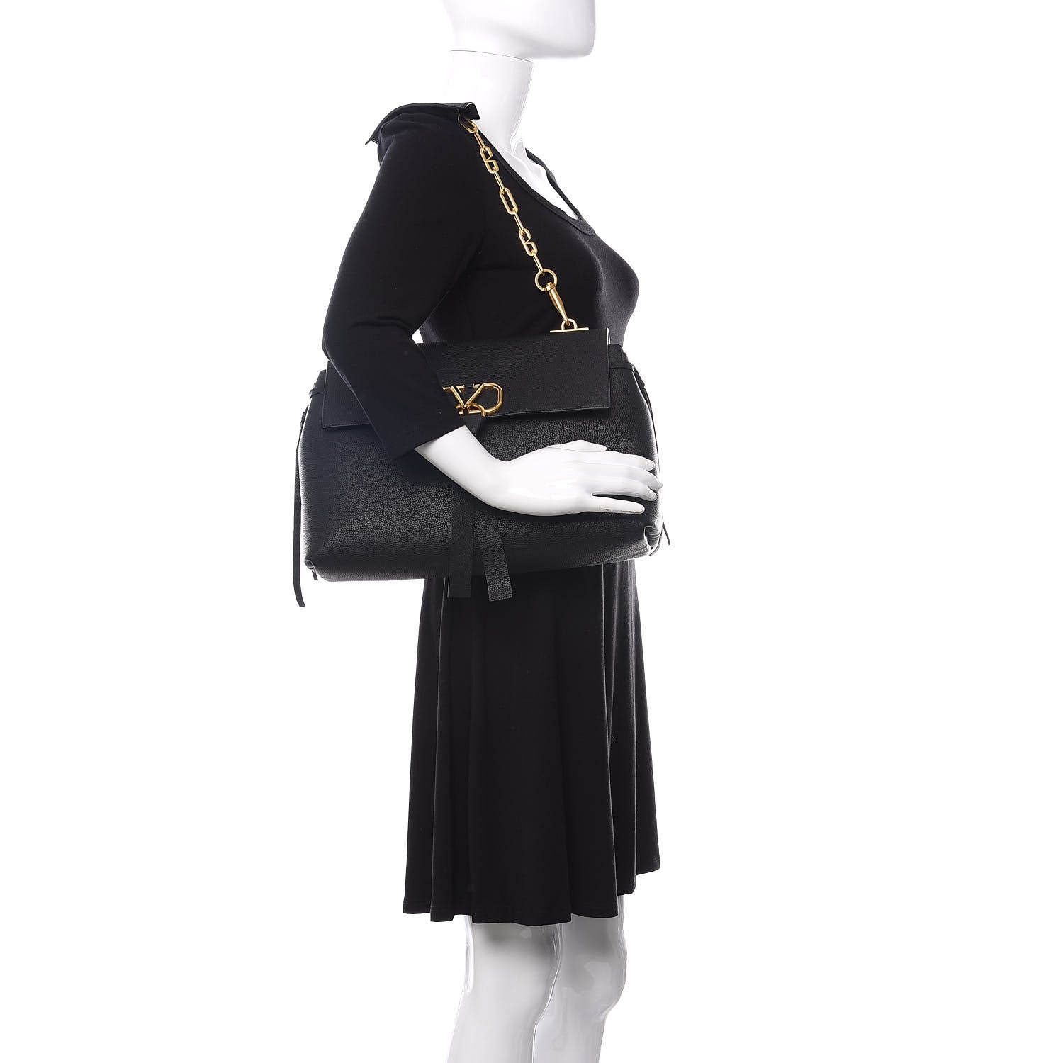 Valentino Garavani Pebbled Calfskin Large VRing Chain Shoulder Bag Black 2 of 11