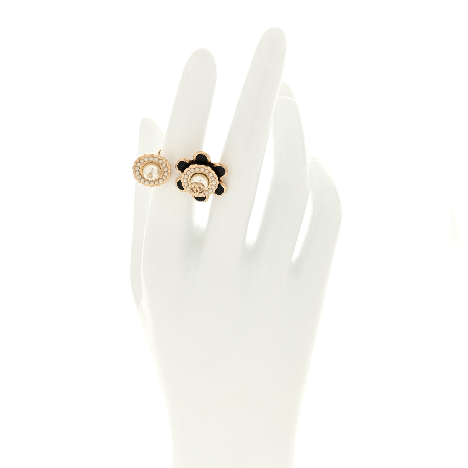 Chanel Pearl Enamel CC Camellia Ring 5 Black Gold 2 of 4