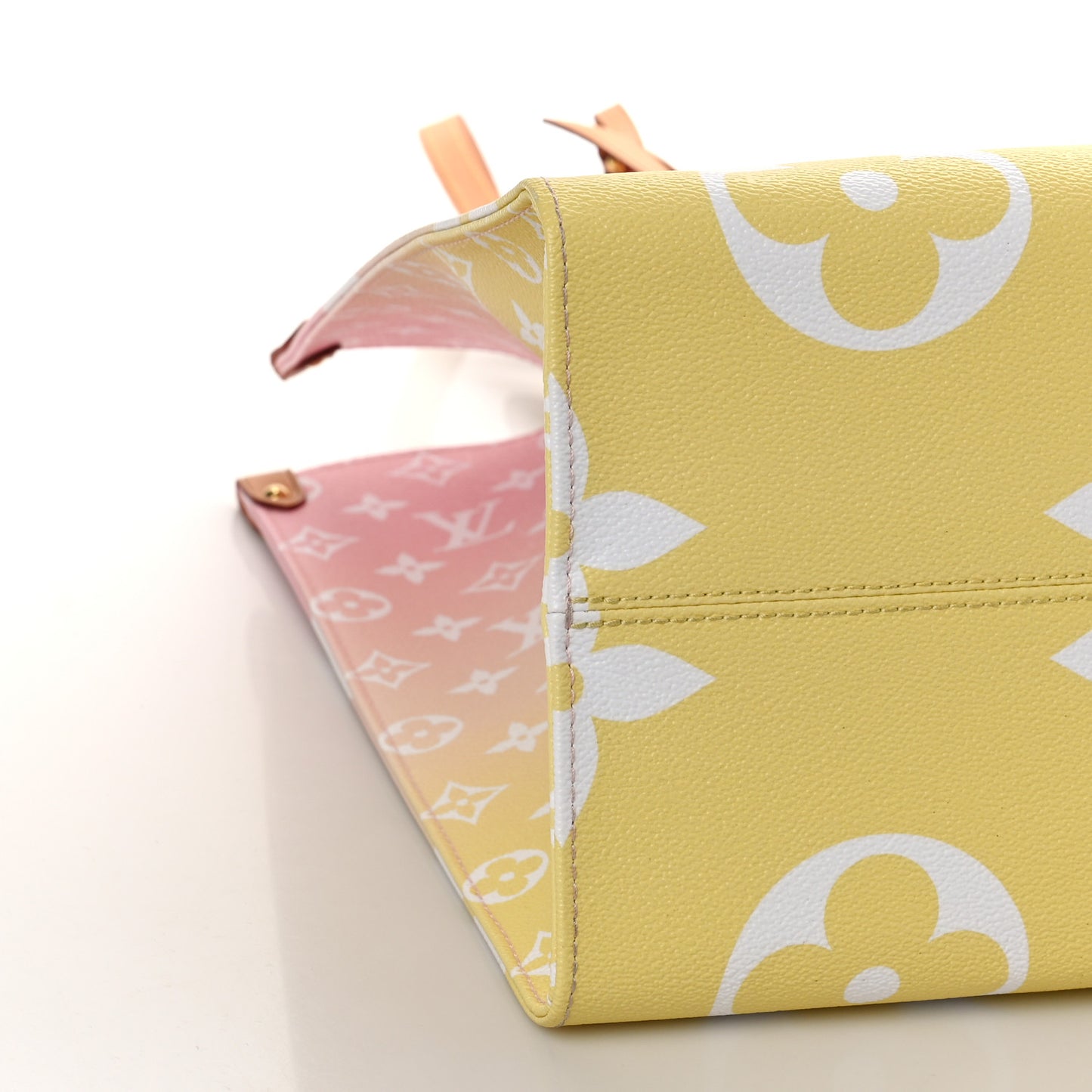 Monogram Giant By The Pool OnTheGo GM Light Pink