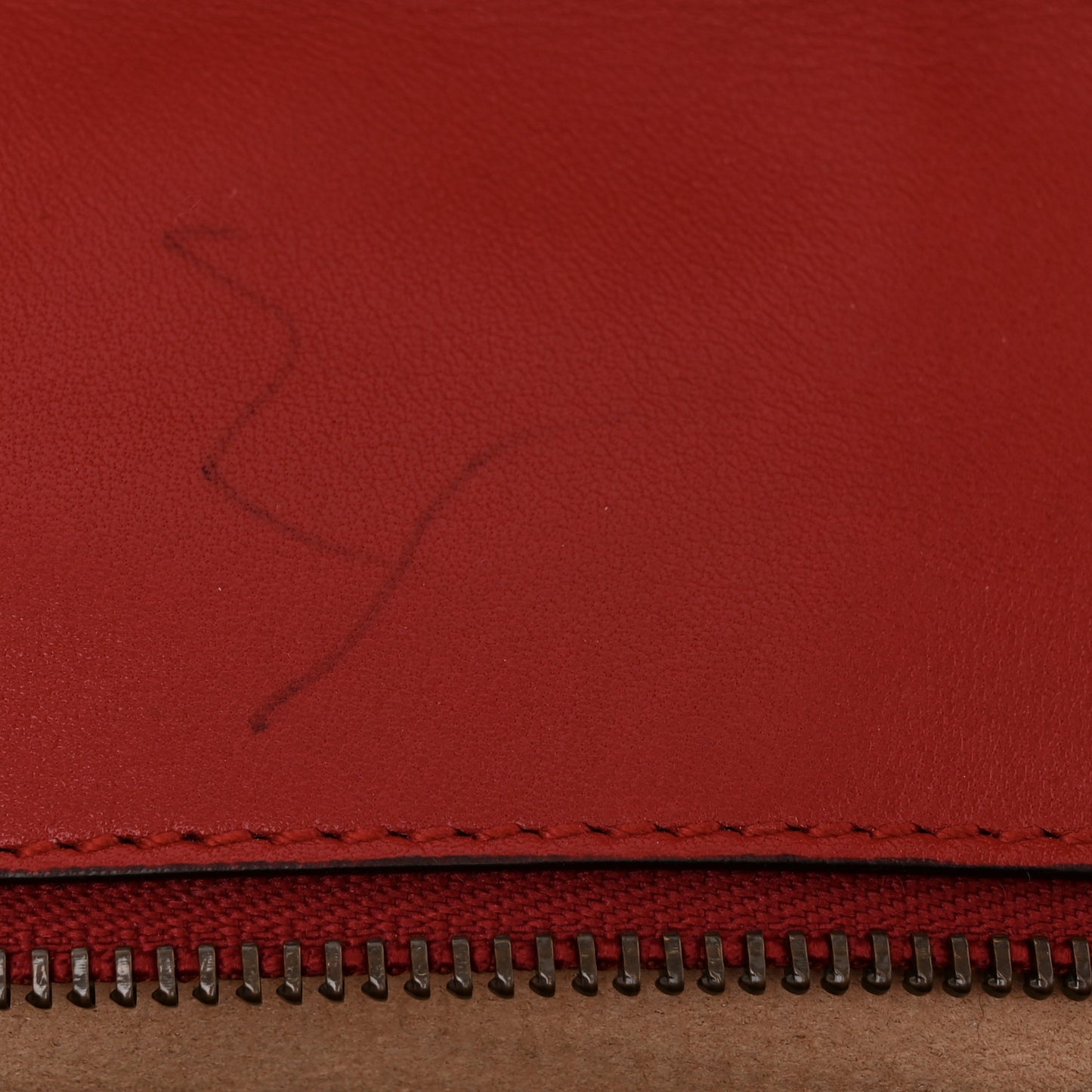 Calfskin Matelasse Small GG Marmont Shoulder Bag Hibiscus Red