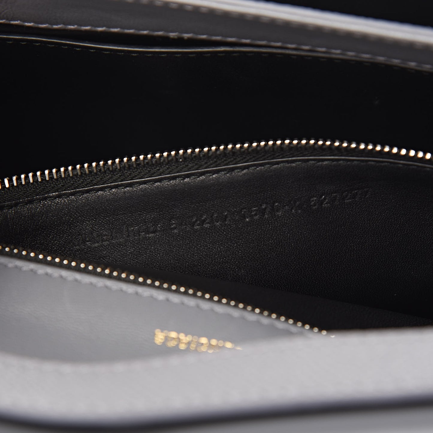 Signature Grained Calfskin Logo S Ville Day Bag Gris Perle Fonce White