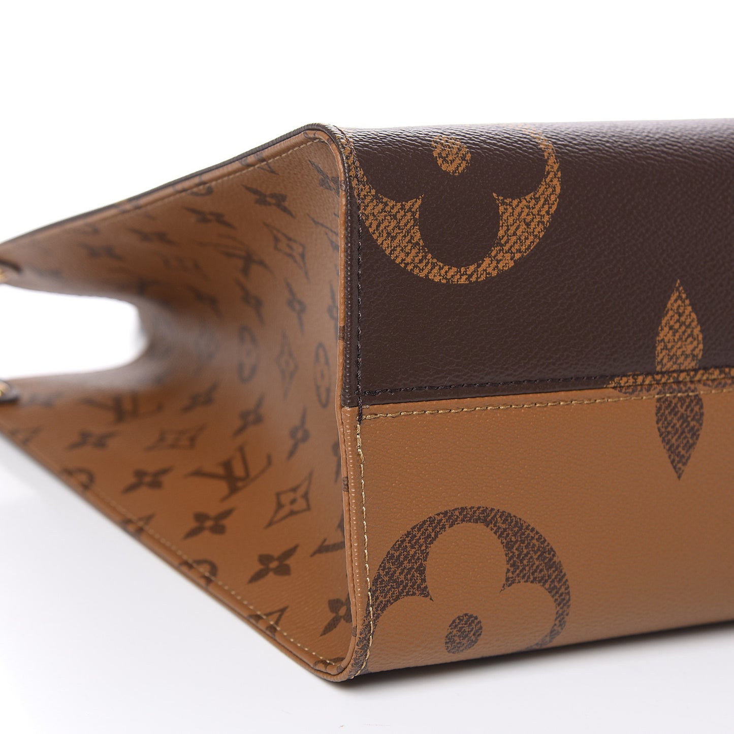 Reverse Monogram Giant Onthego MM