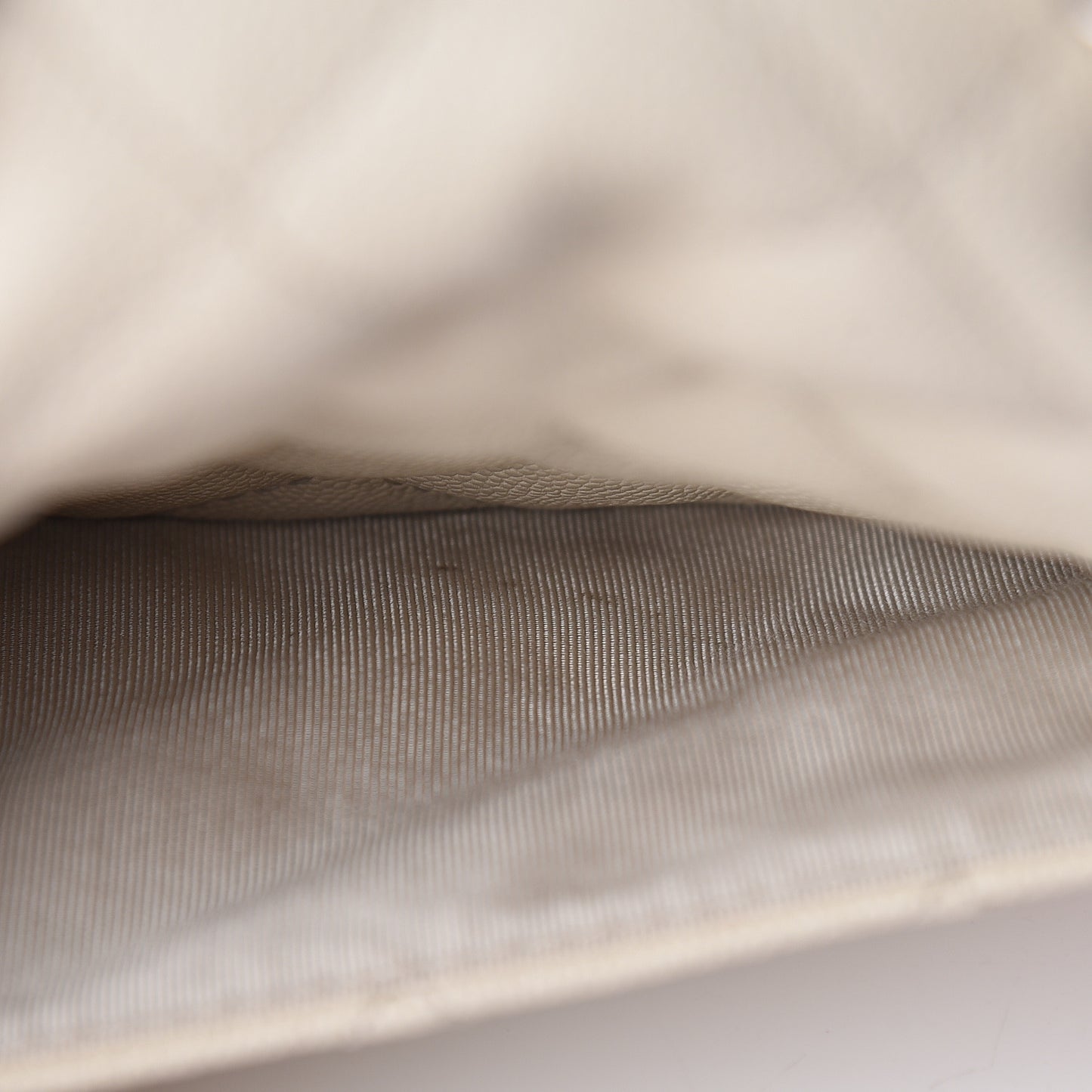 Caviar Quilted Medium Urban Companion Flap White