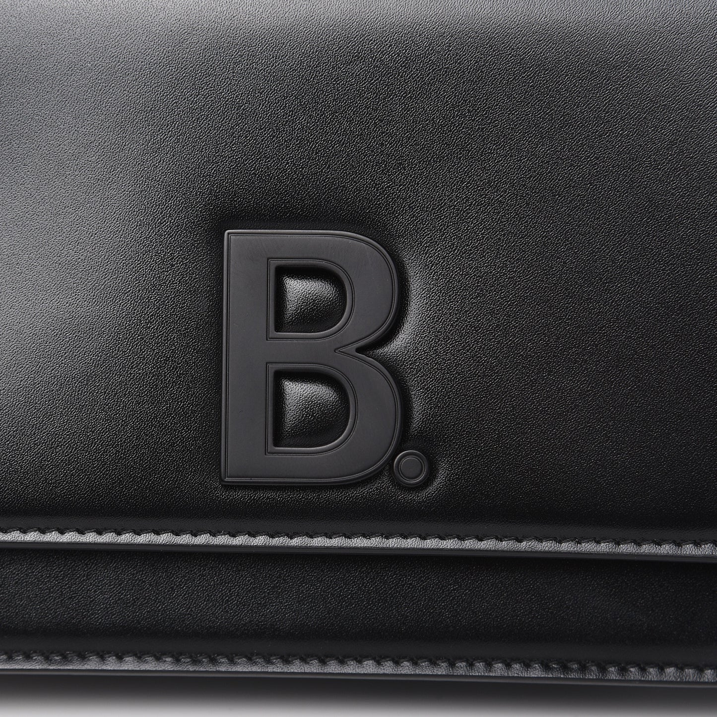 Smooth Calfskin B Wallet on Chain Black