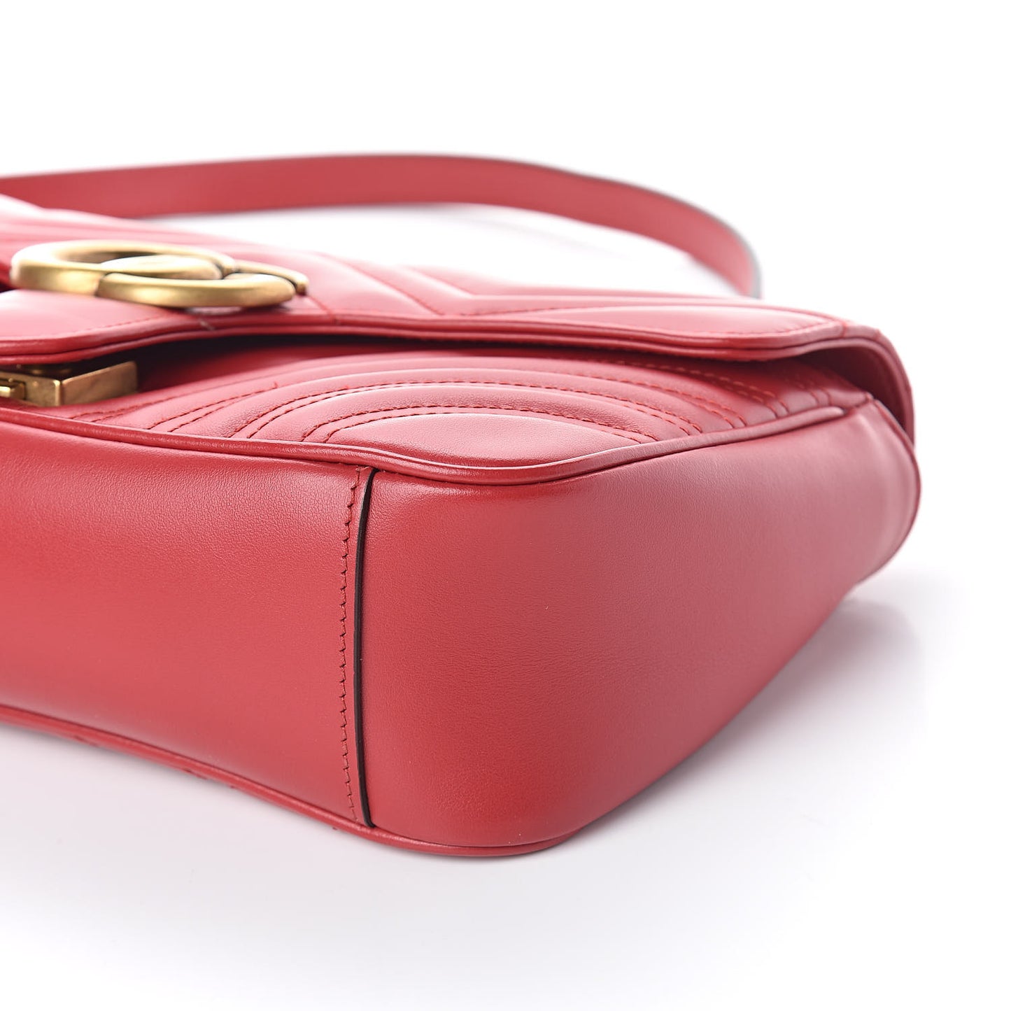 Calfskin Matelasse Small GG Marmont Shoulder Bag Hibiscus Red