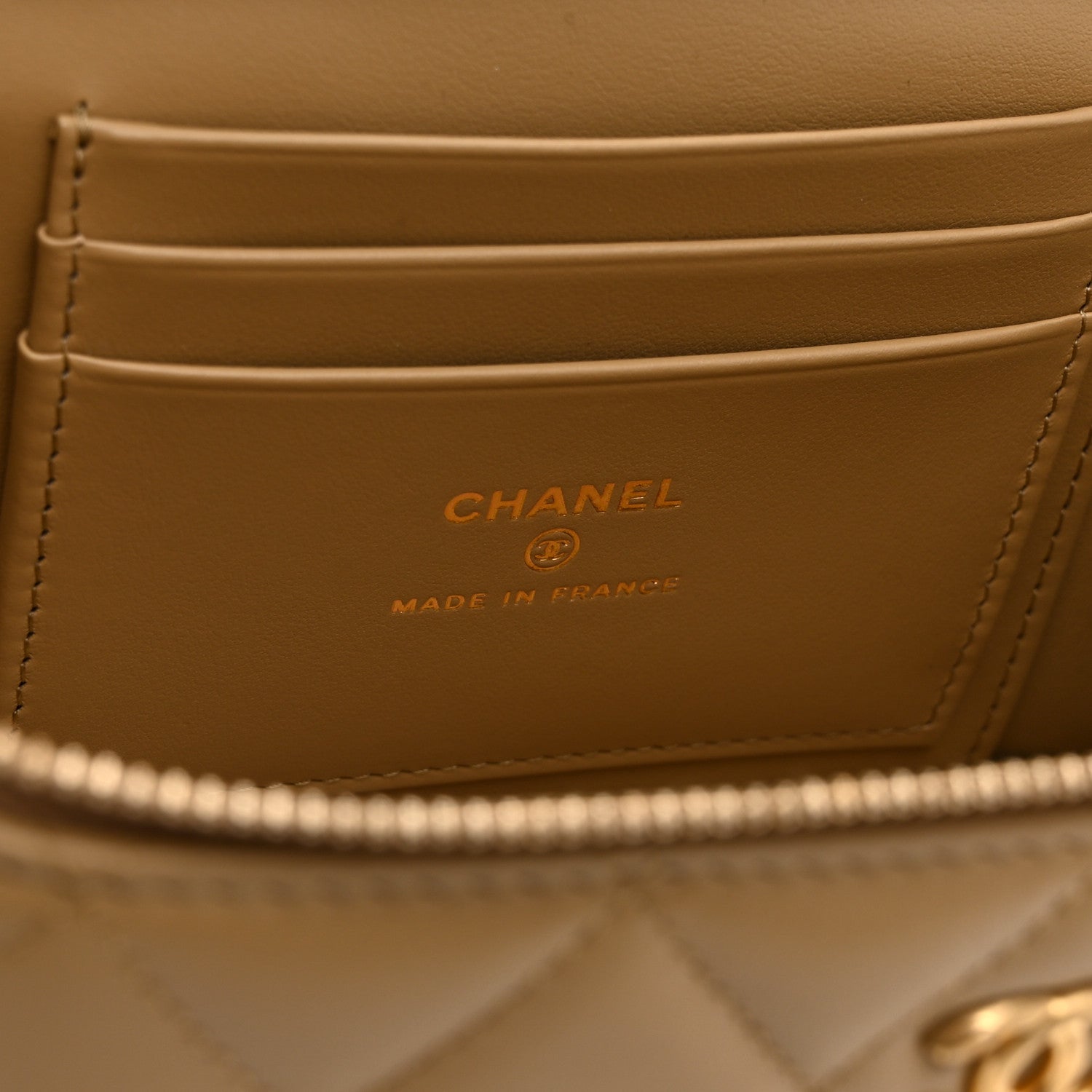 Chanel Lambskin Quilted Pearl Crush Small Vanity Case With Chain