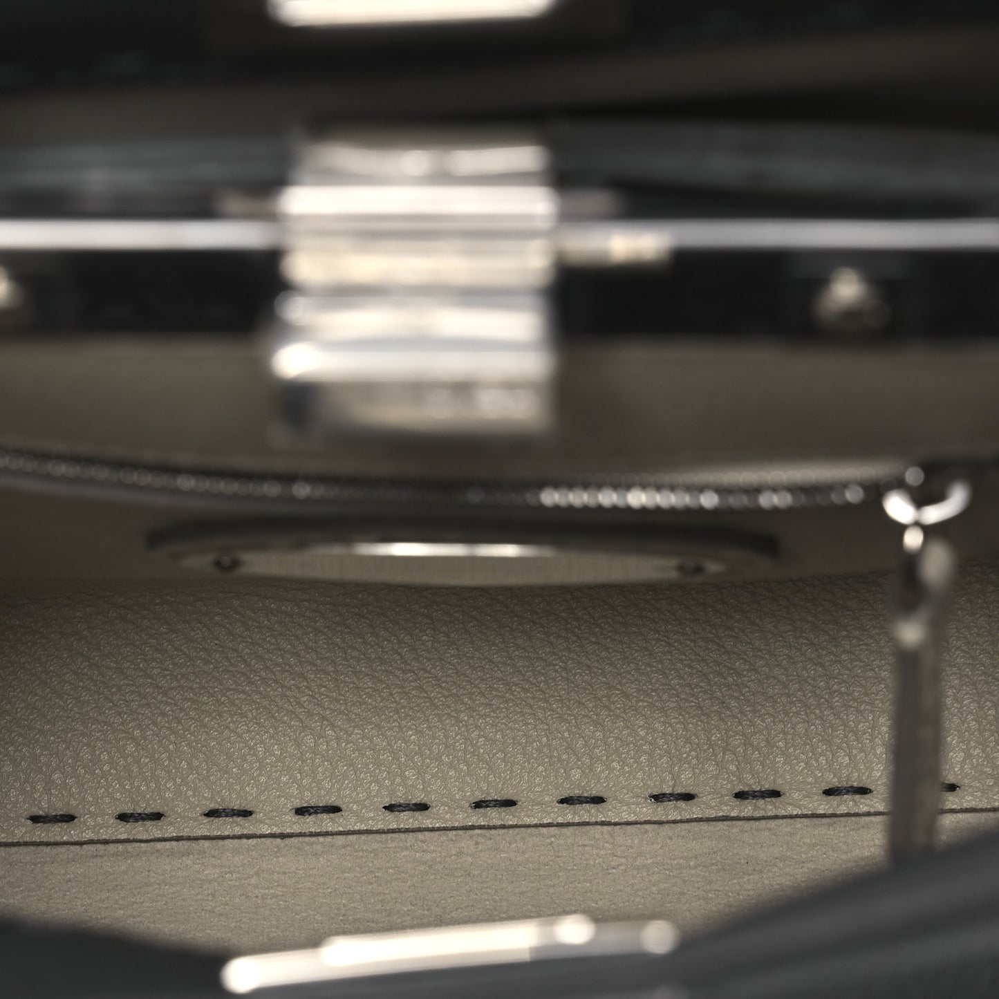 Cuoio Romano Selleria Bi-Color Mini Peekaboo Iconic Satchel Asfalto Latte
