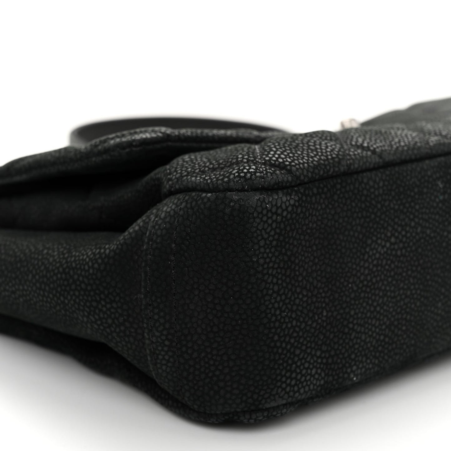 Iridescent Caviar Quilted Medium Lady Pearly Flap Black