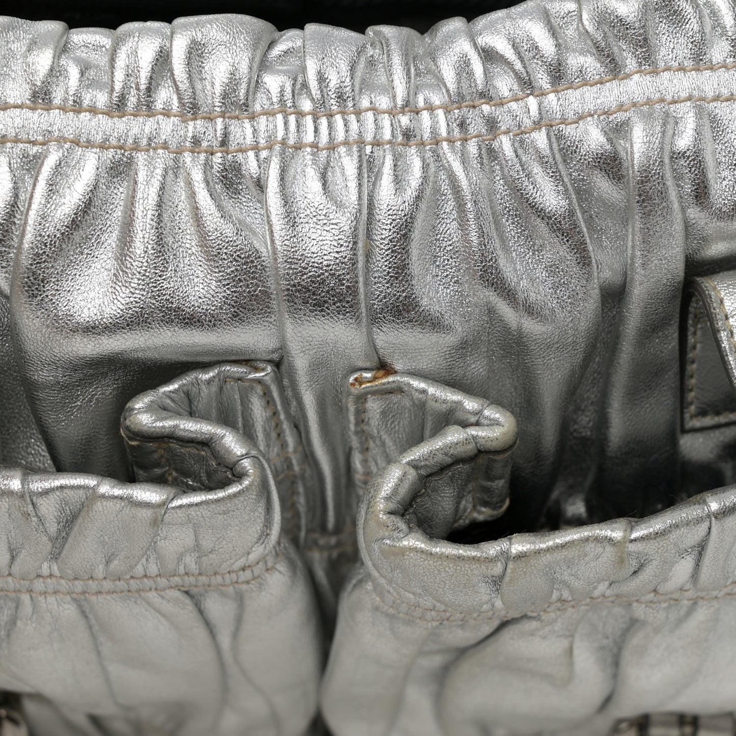Metallic Nappa Gaufre Messenger Tote Argento