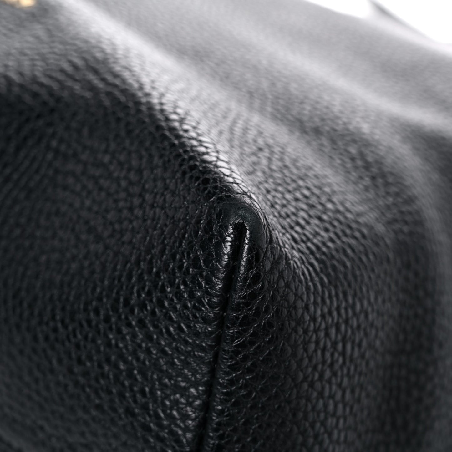 London Grainy Calfskin Medium Cale Hobo Black