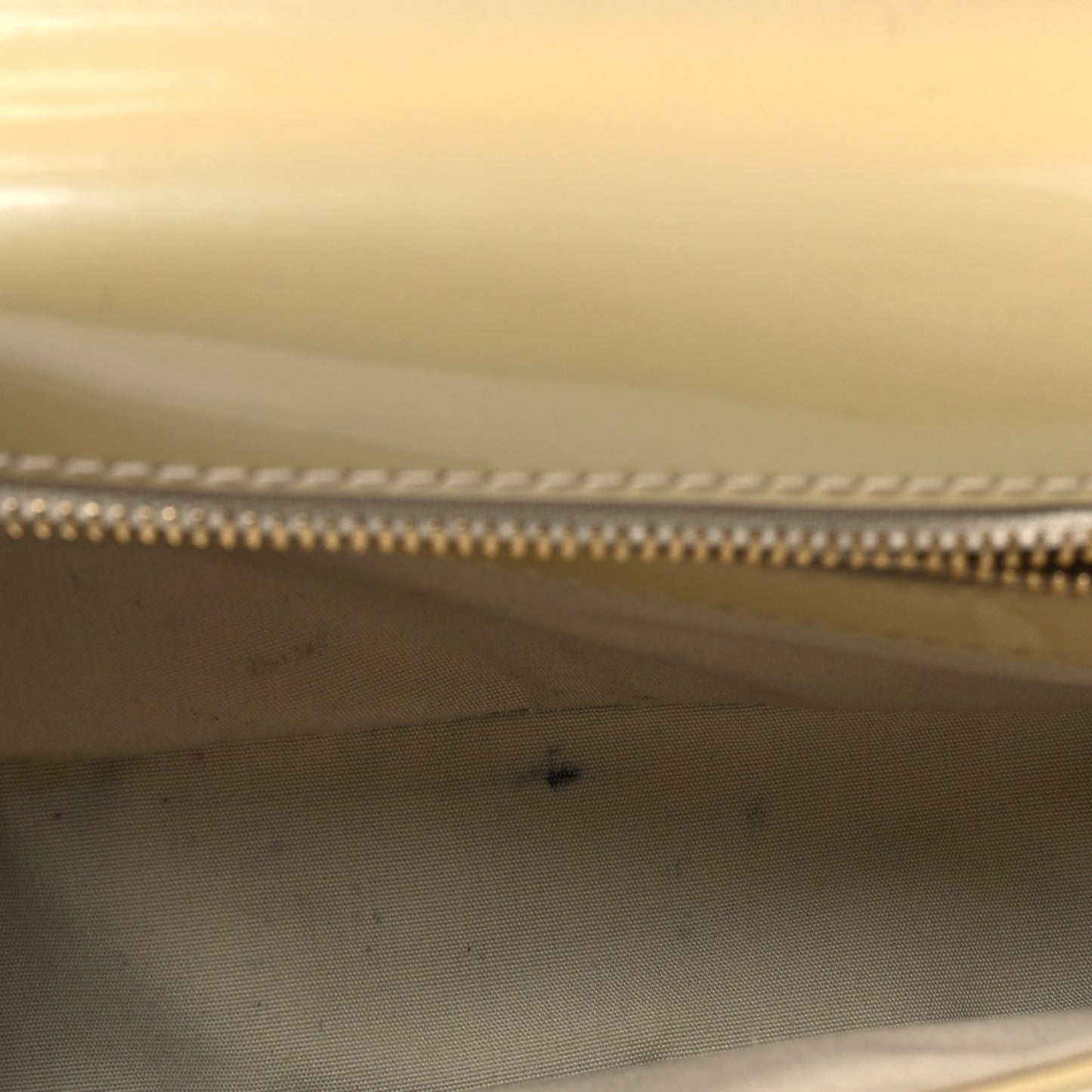 Patent Sobe Clutch Beige Poudre