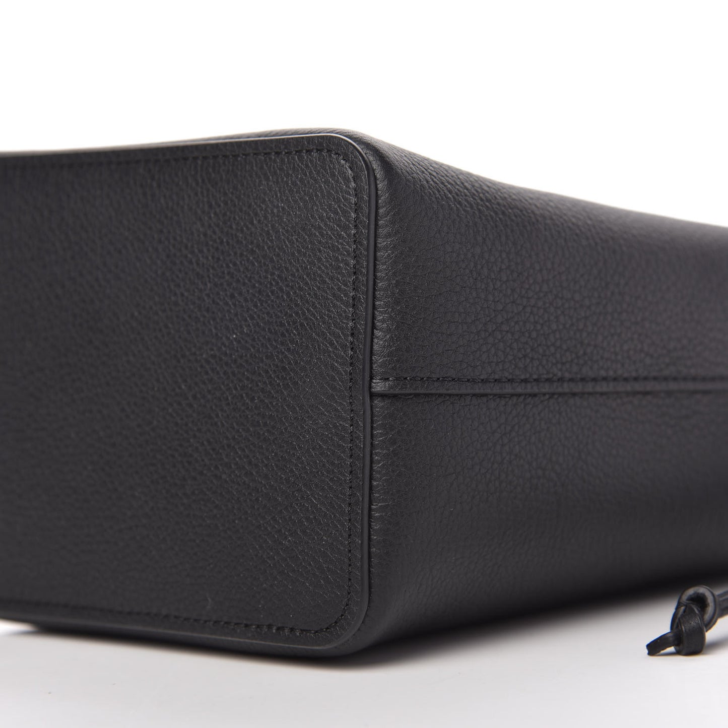 Calfskin Nano Lockme Bucket Black