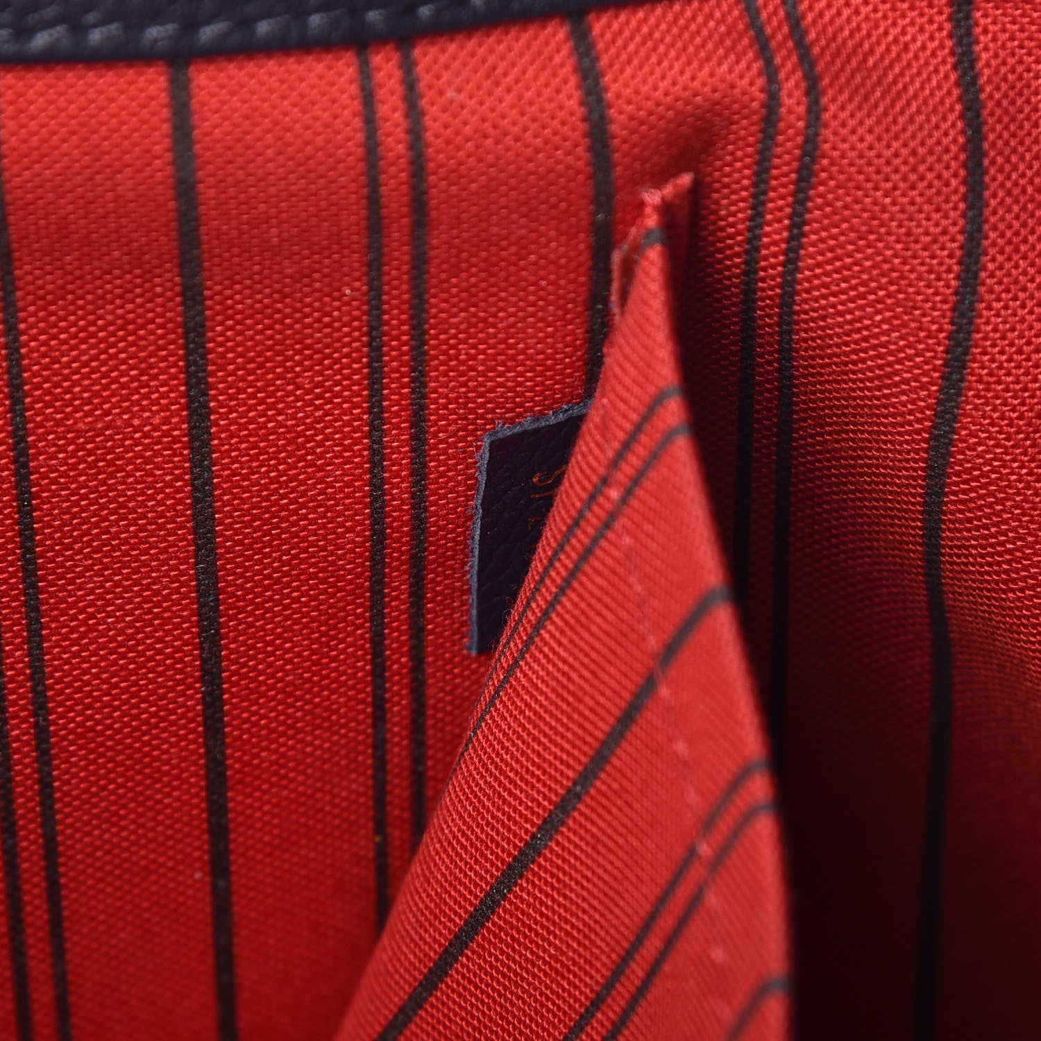 Louis Vuitton Empreinte Montaigne GM Marine Rouge 7 of 13
