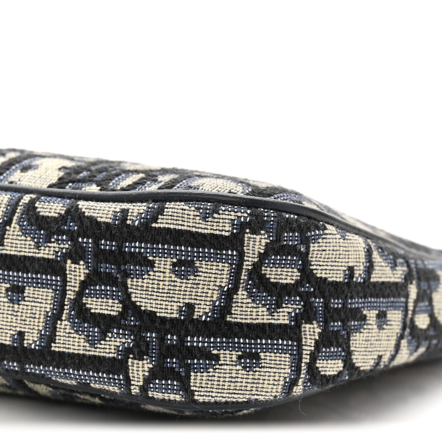 Oblique 30 Montaigne Pouch With Chain Blue
