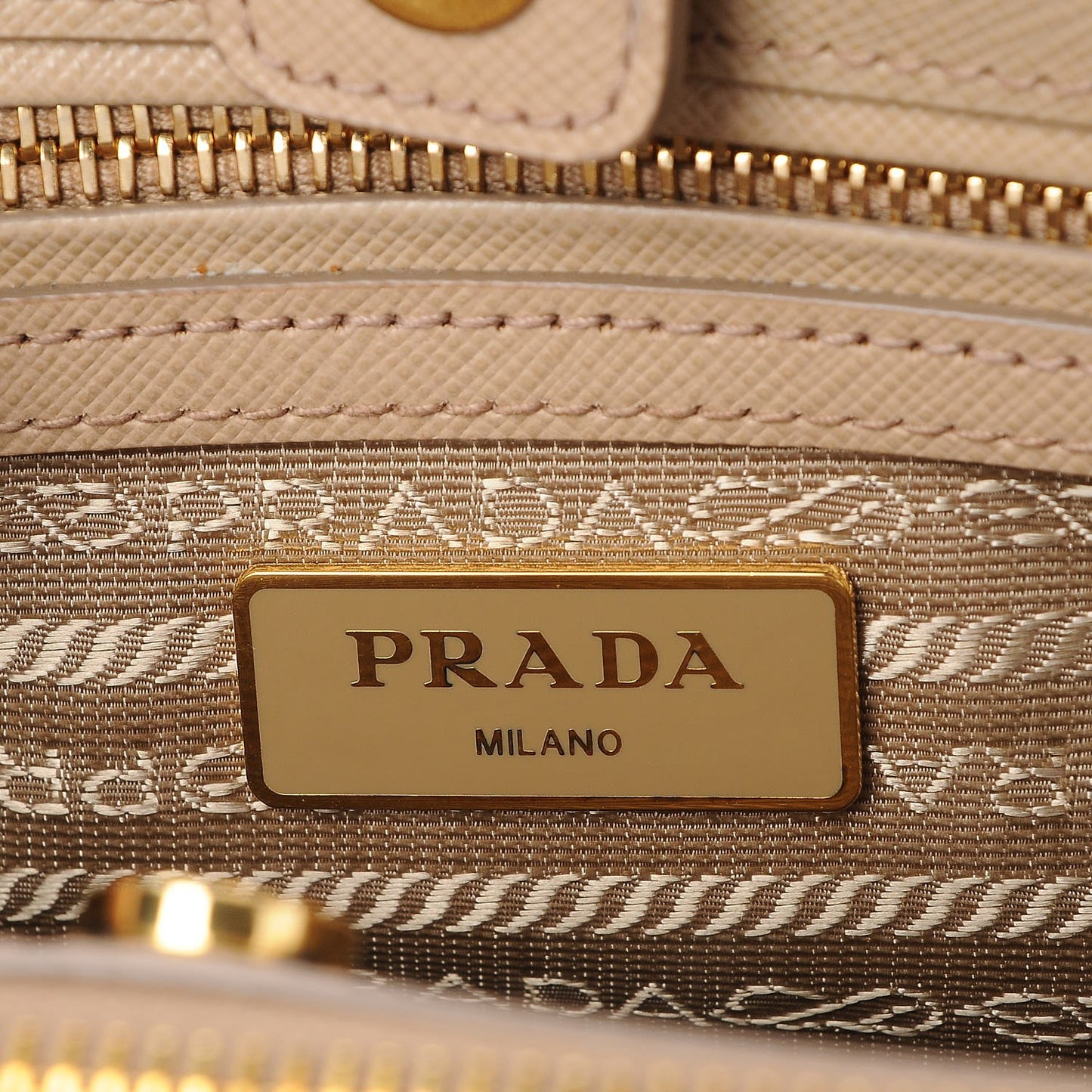 Saffiano Lux Medium Tote Sabbia