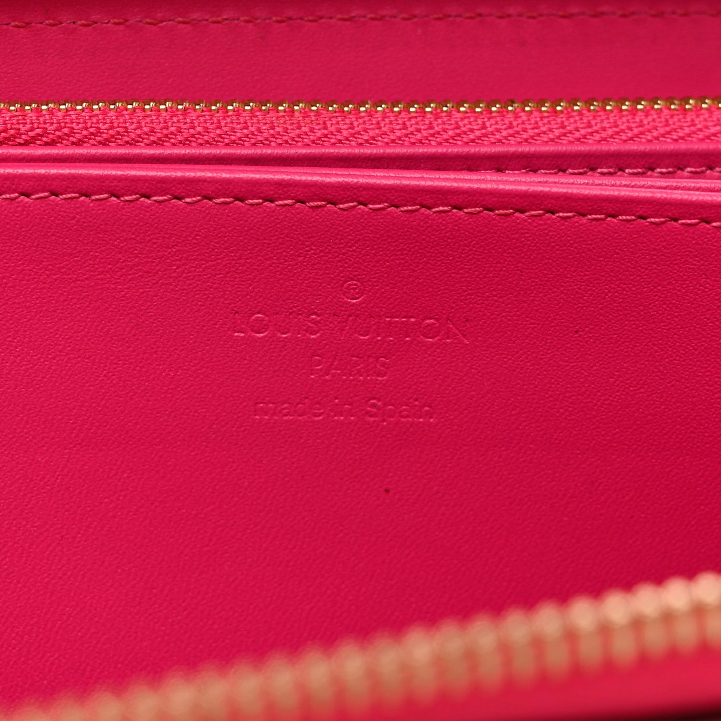 Vernis Valentine Zippy Wallet Fuchsia