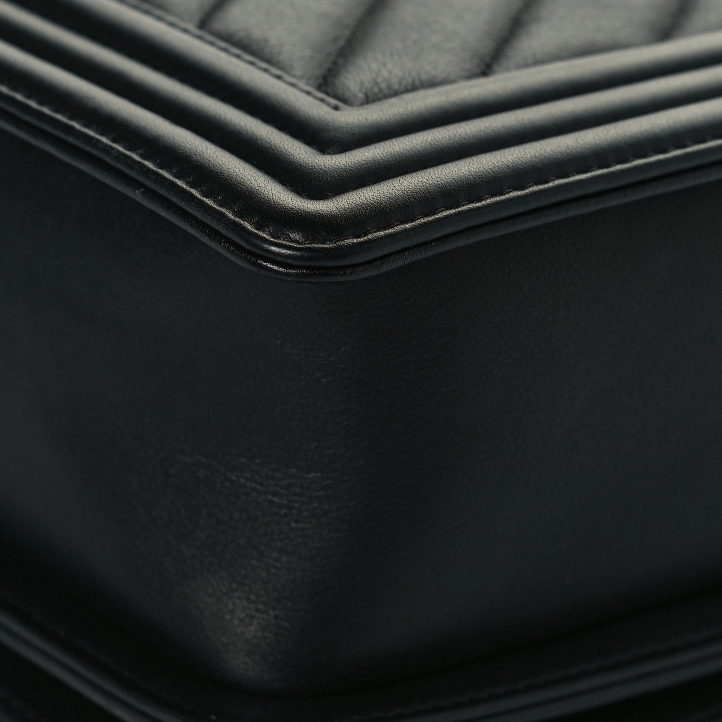 Calfskin Chevron Quilted New Medium Boy Flap Black