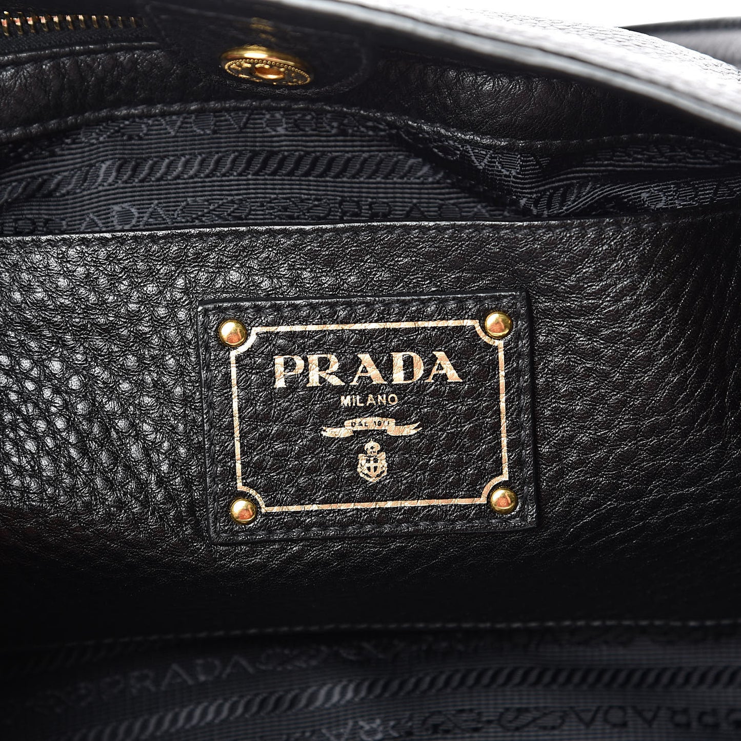 Vitello Daino Shoulder Bag Black