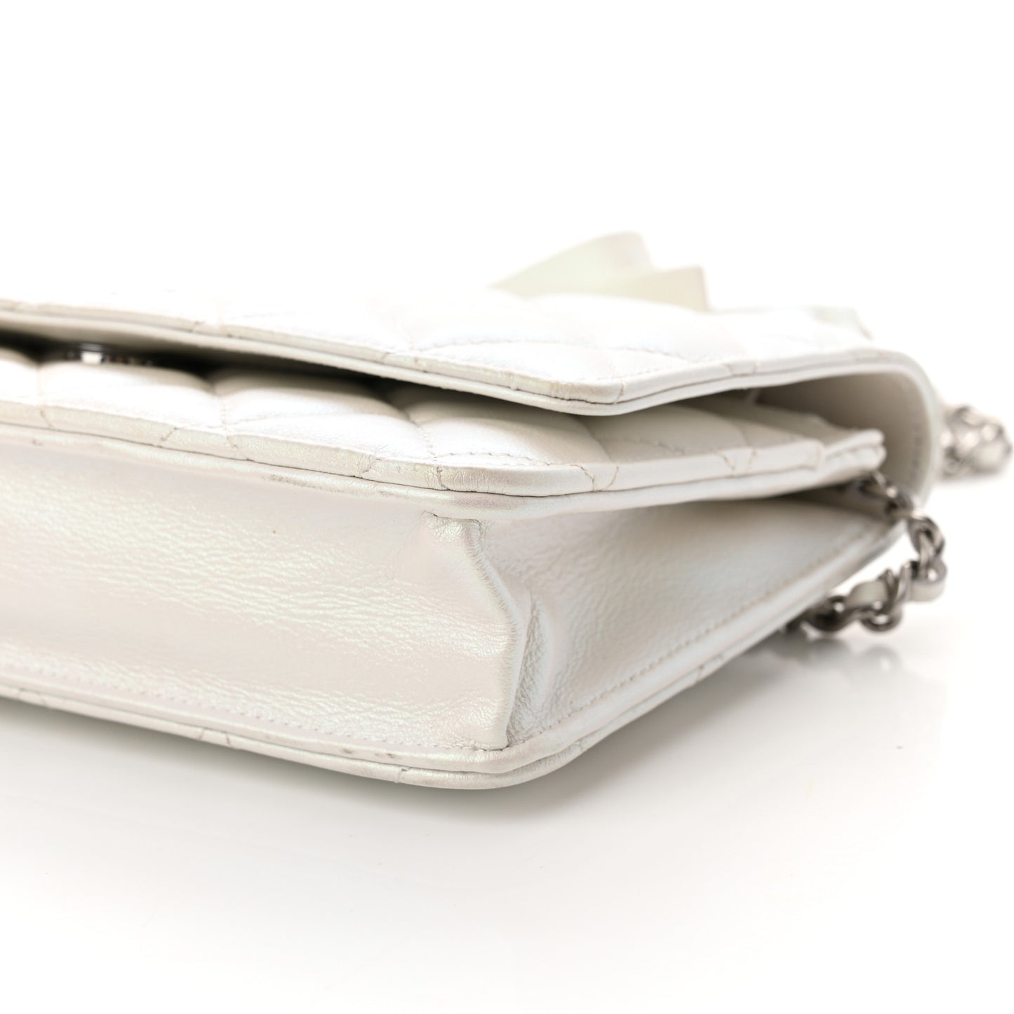 Lambskin Quilted Coco Bow Wallet On Chain WOC White