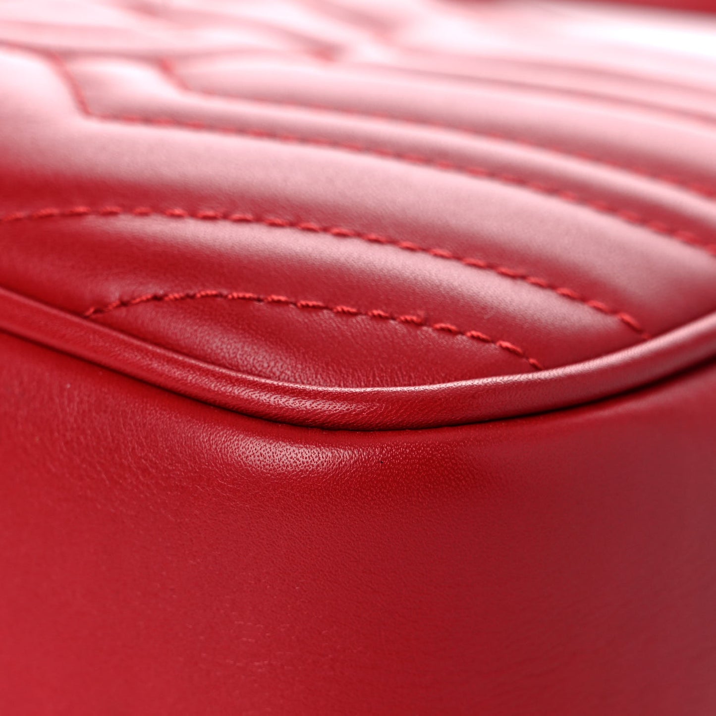 Calfskin Matelasse Small GG Marmont Chain Shoulder Bag Hibiscus Red