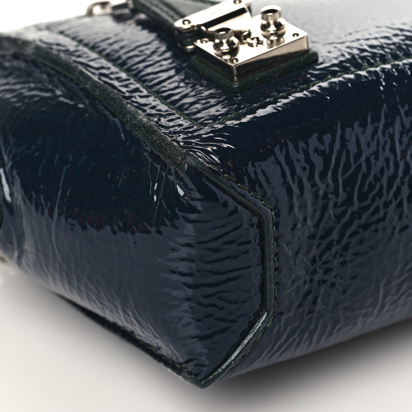 Vernis Deerskin Bonded Chain Pochette Marine