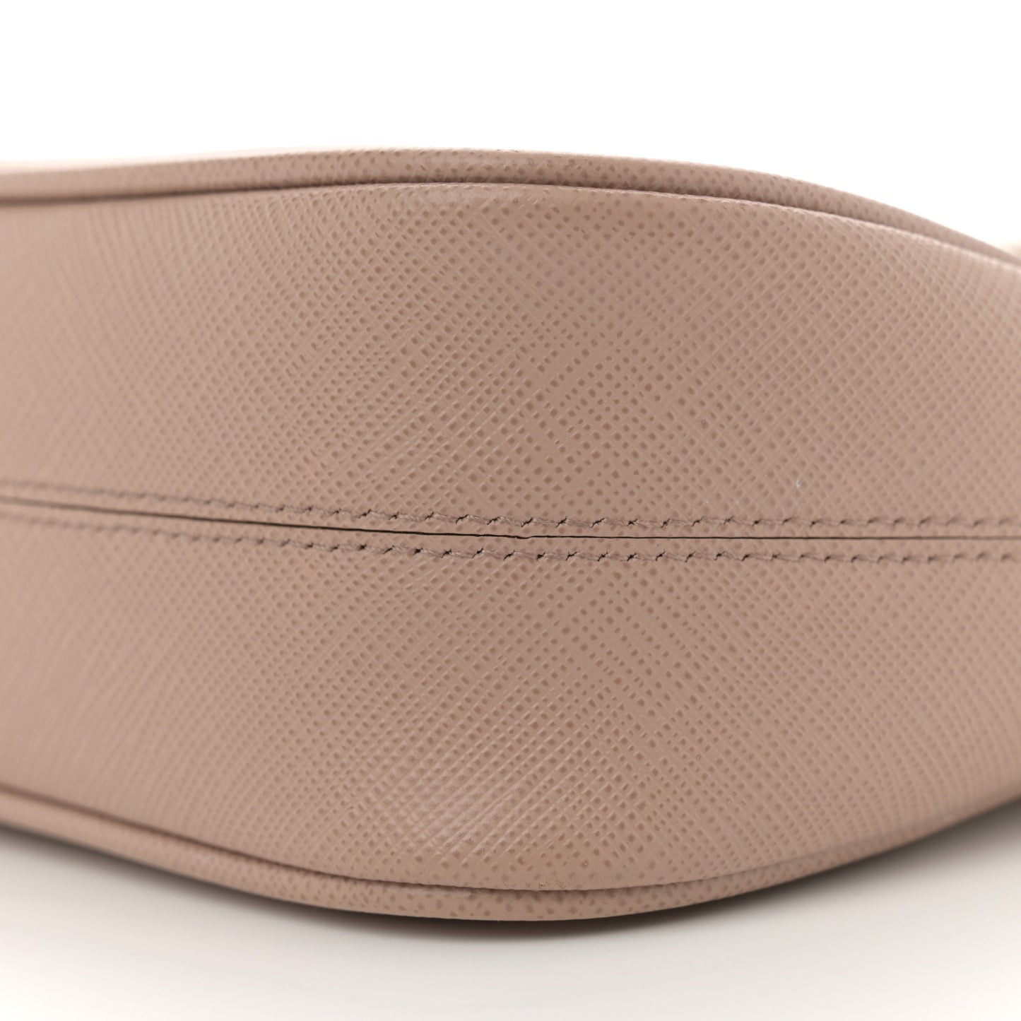 Saffiano Lux Re-Edition 2005 Shoulder Bag Cammeo