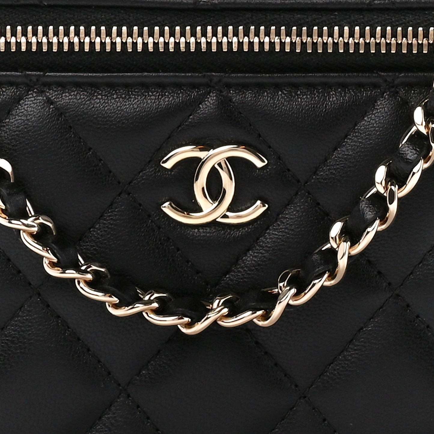 Lambskin Quilted Small Top Handle Vanity Case With Chain Black