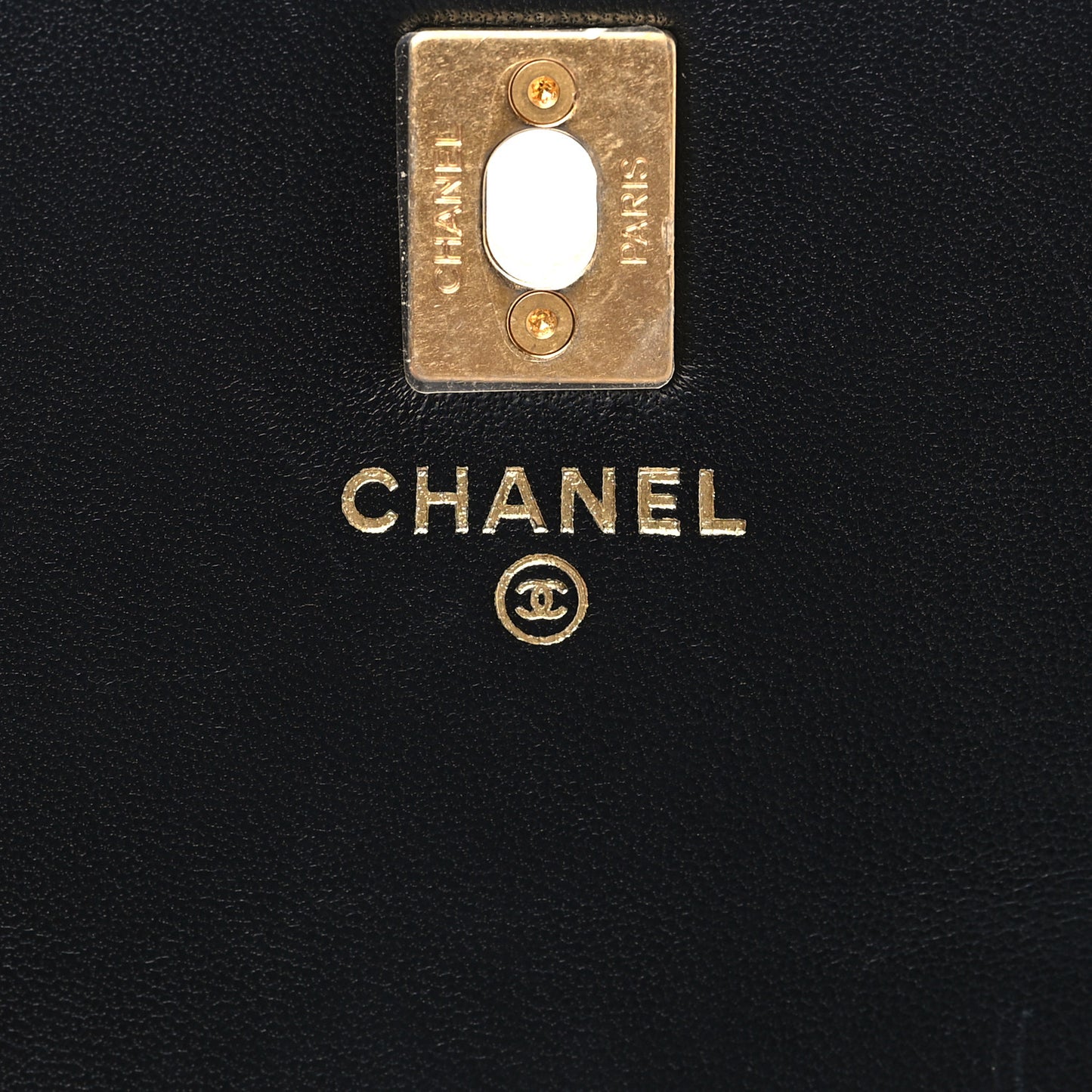 Lambskin Quilted Pearl Crush Phone Holder With Chain Black