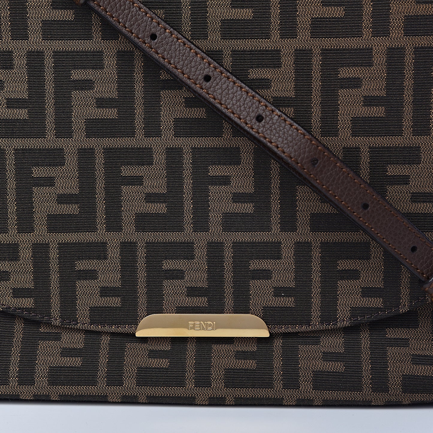 Zucca Vitello Artic Messenger Bag Tobacco Castagna