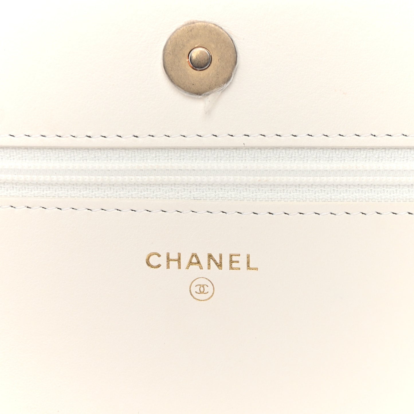 Caviar Quilted Chain Around Boy Wallet On Chain WOC White