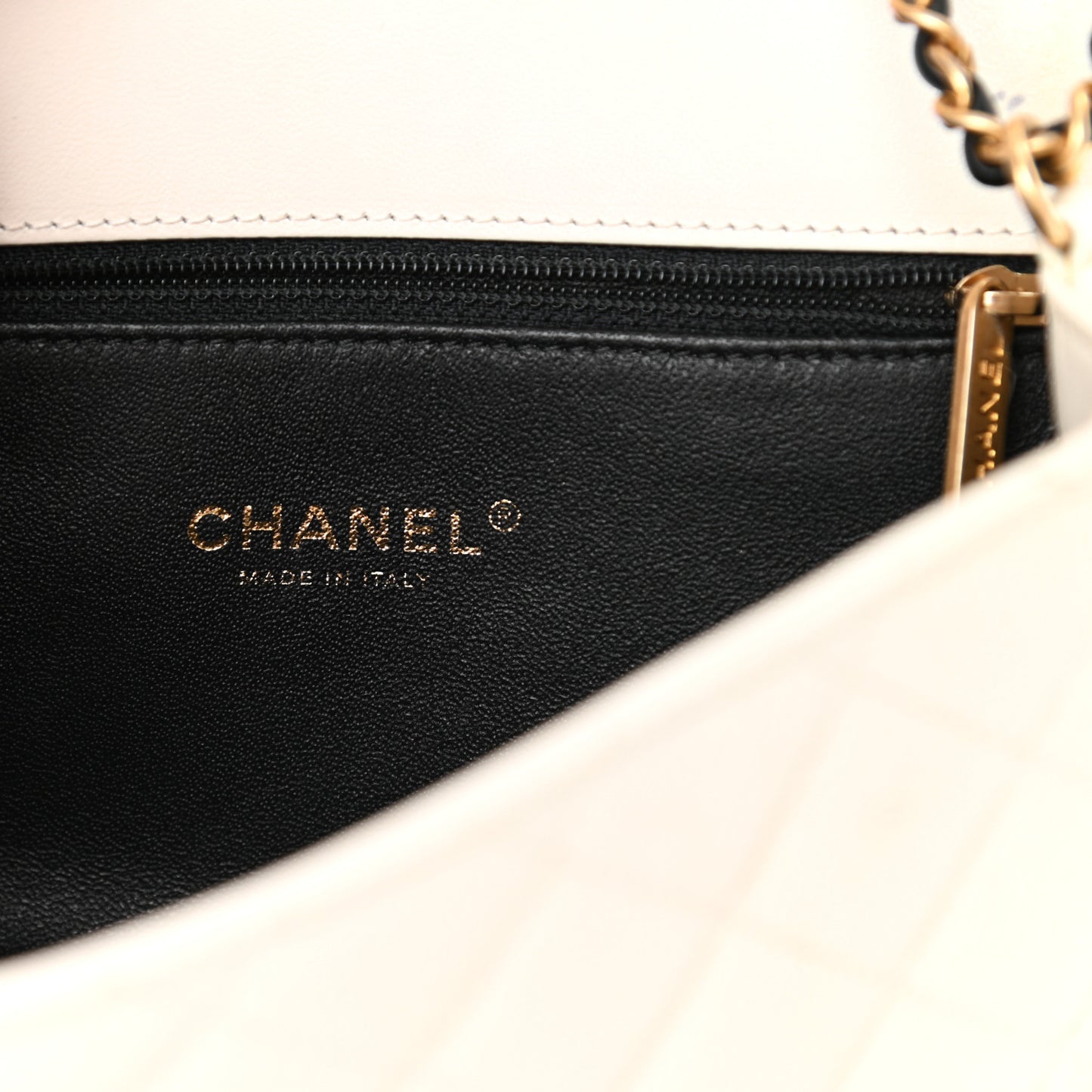 Caviar Quilted Small CC Filigree Flap White Black