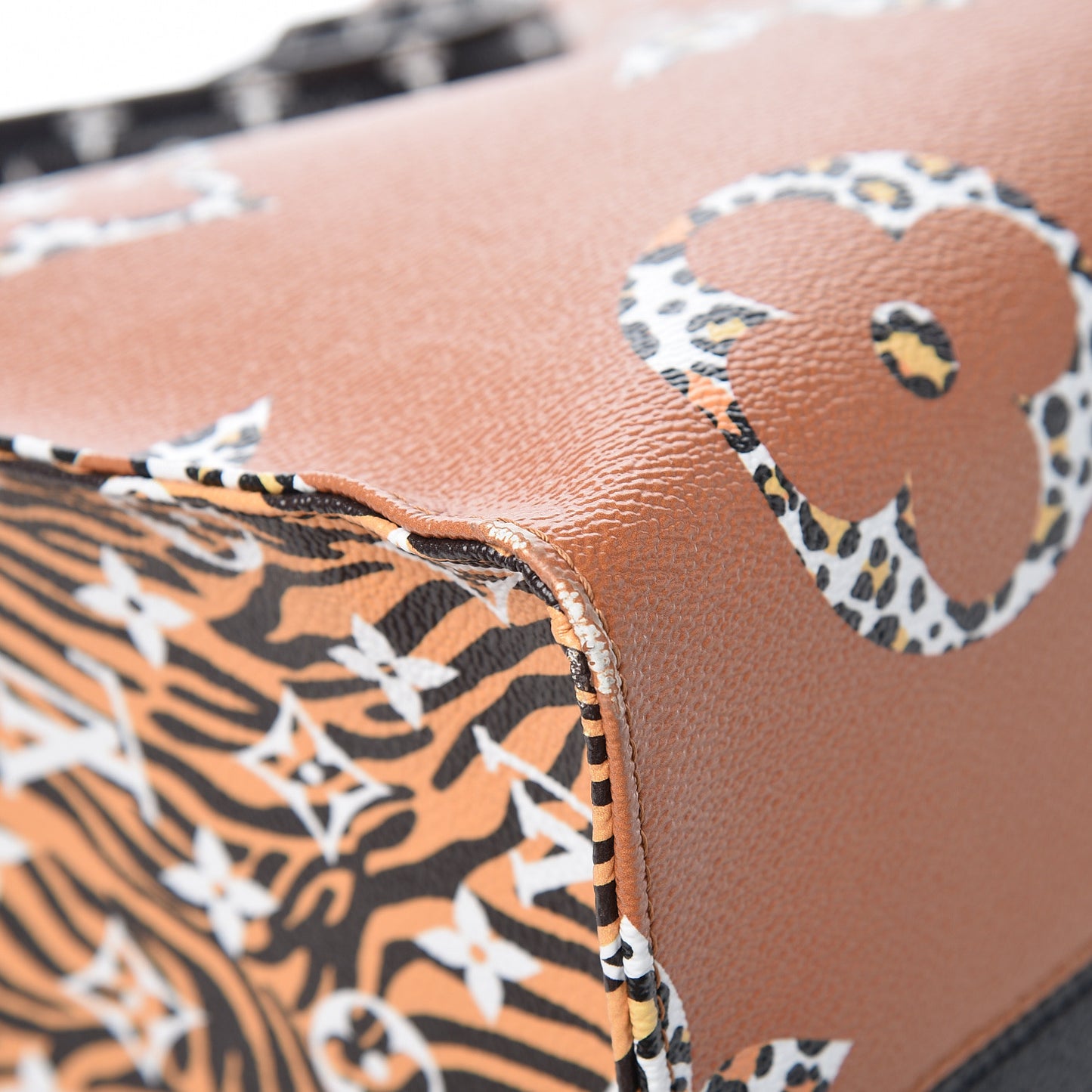 Monogram Giant Jungle Onthego GM Black