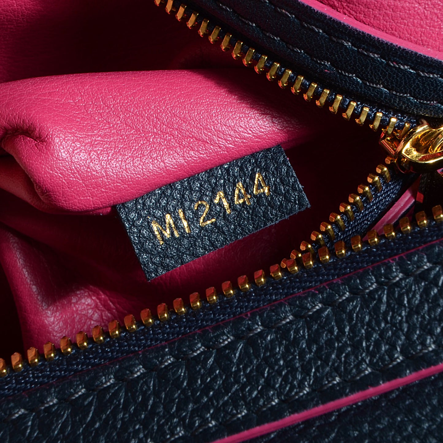 Veau Cachemire SC Bag PM Cobalt Fuchsia
