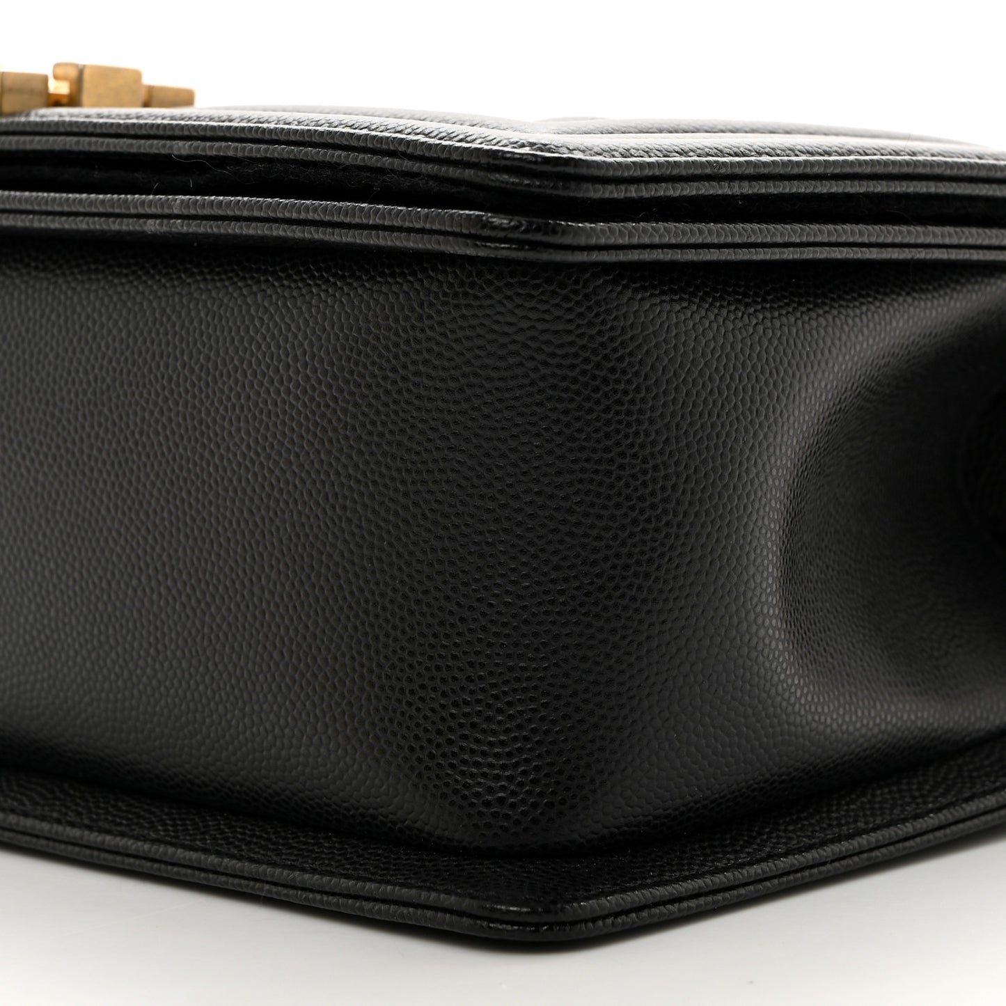 Caviar Quilted Medium Boy Flap Black