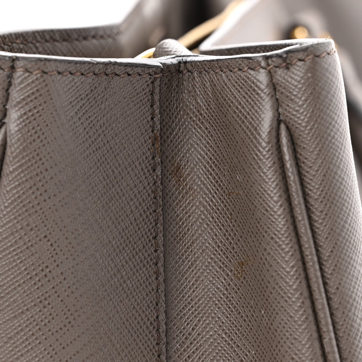 Saffiano Medium Galleria Double Zip Tote Argilla