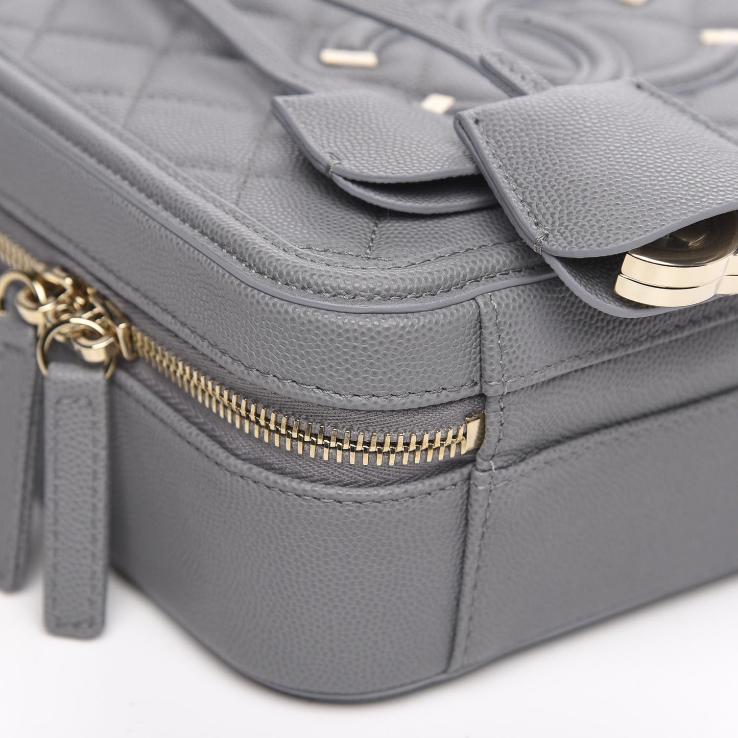 Caviar Quilted Medium CC Filigree Vanity Case Grey
