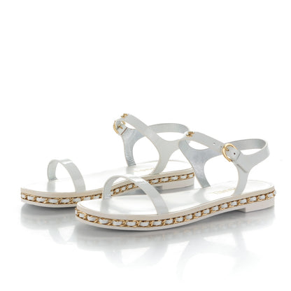 Chanel Cumpled Patent Calfskin. Chain Flat Sandals 38 White 3 of 8