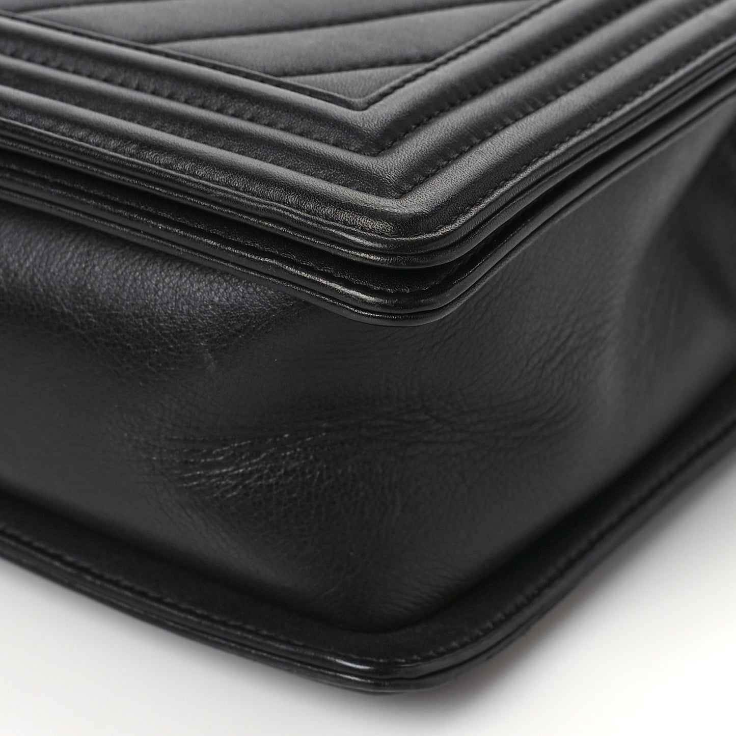Calfskin Chevron Quilted New Medium Boy Flap Black