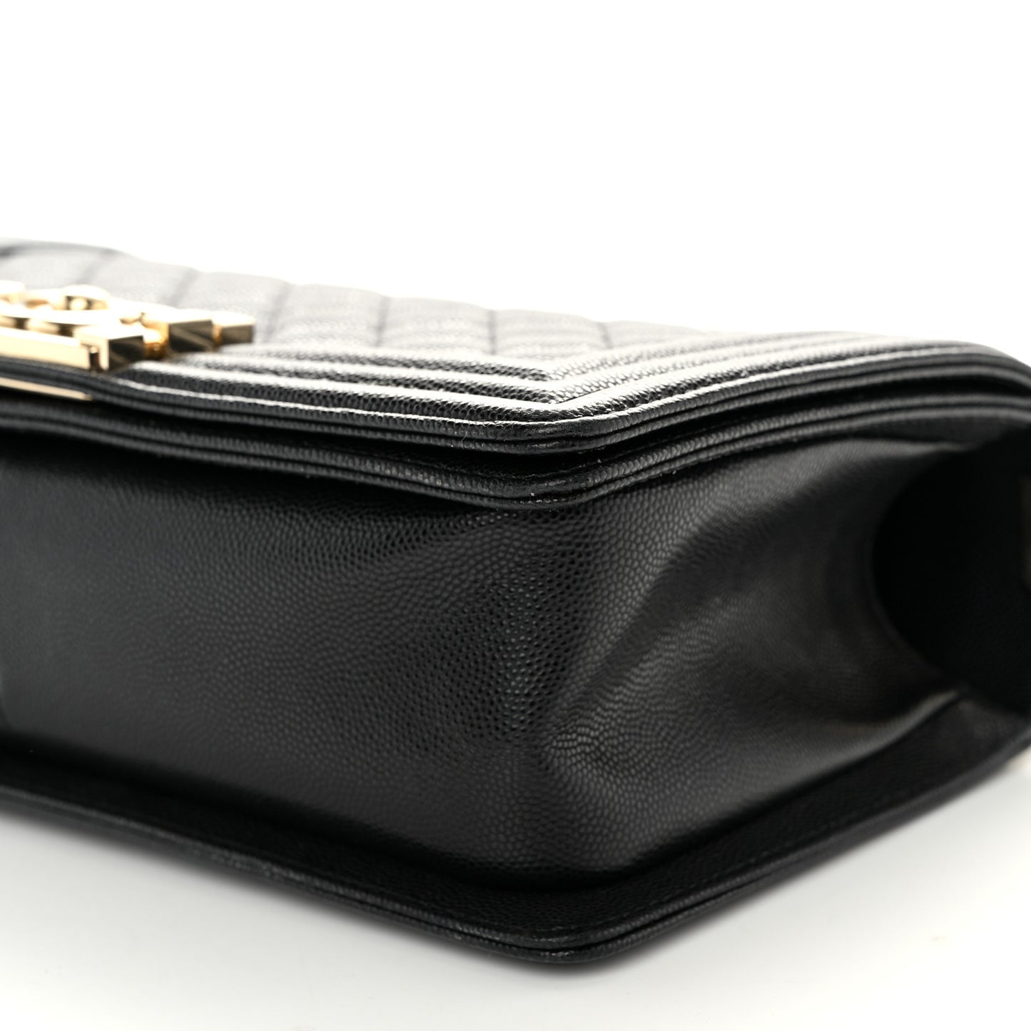 Caviar Quilted Medium Boy Flap Black